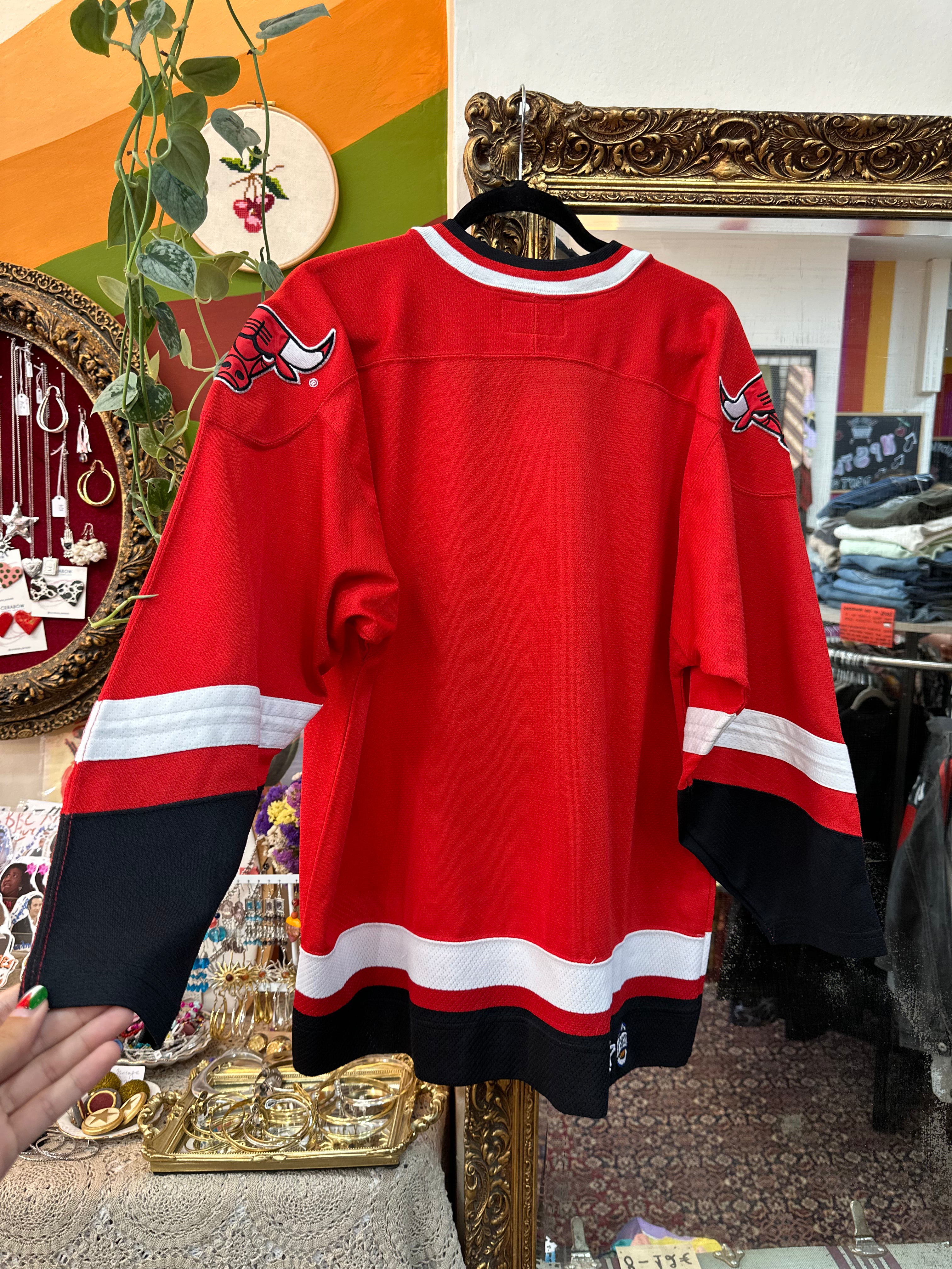 Vintagered Chicago Bulls hockey-style jersey by Starter (M)
