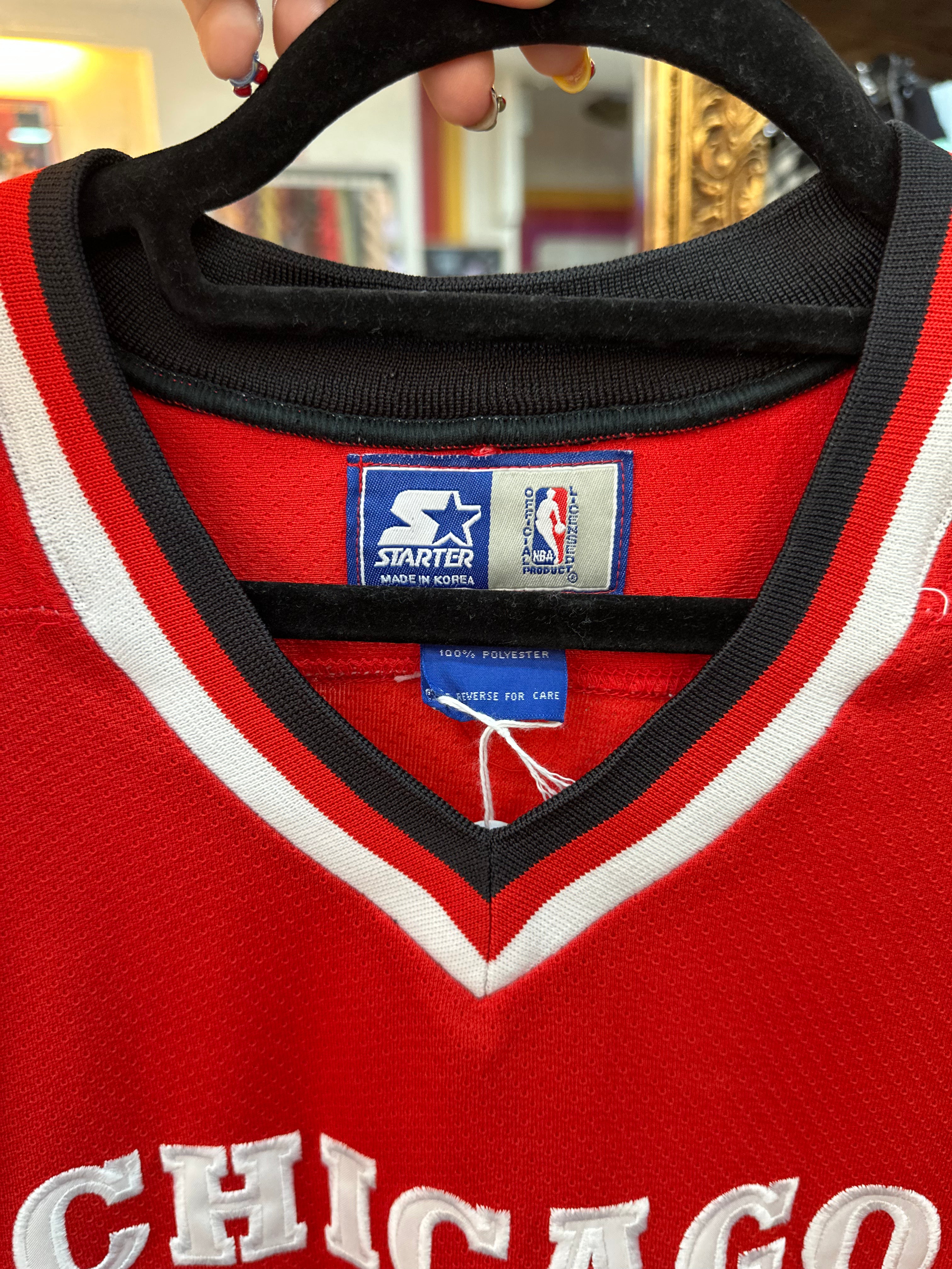 Vintagered Chicago Bulls hockey-style jersey by Starter (M)