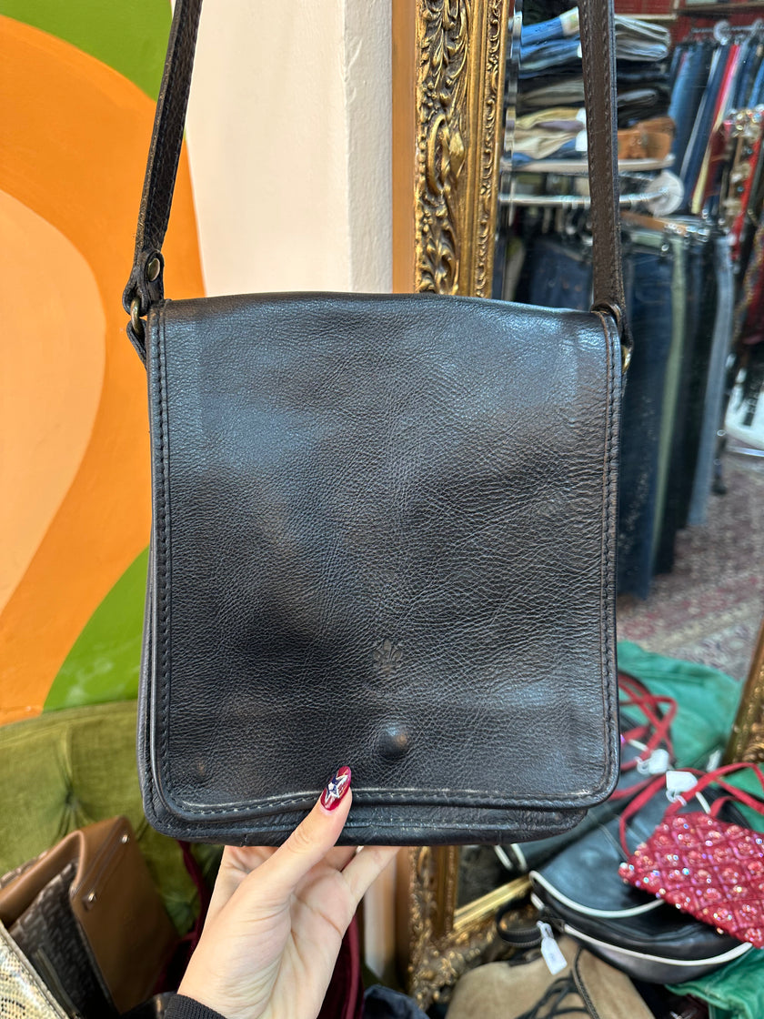Italian vintage real leather cross body bag with adjustable strap