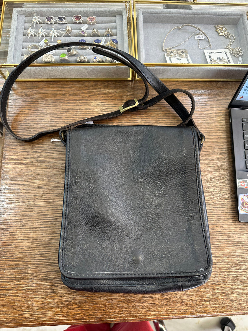 Italian vintage real leather cross body bag with adjustable strap