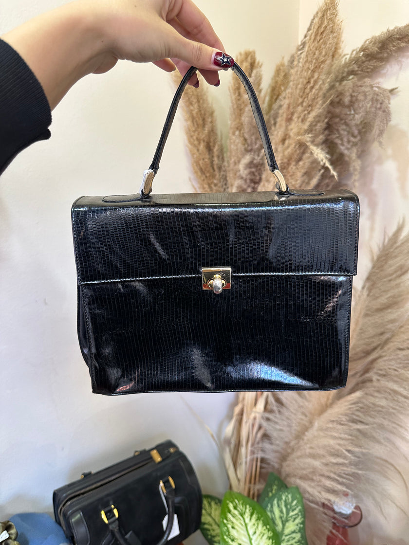 Vintage classic bag handbagb with gold hardwear