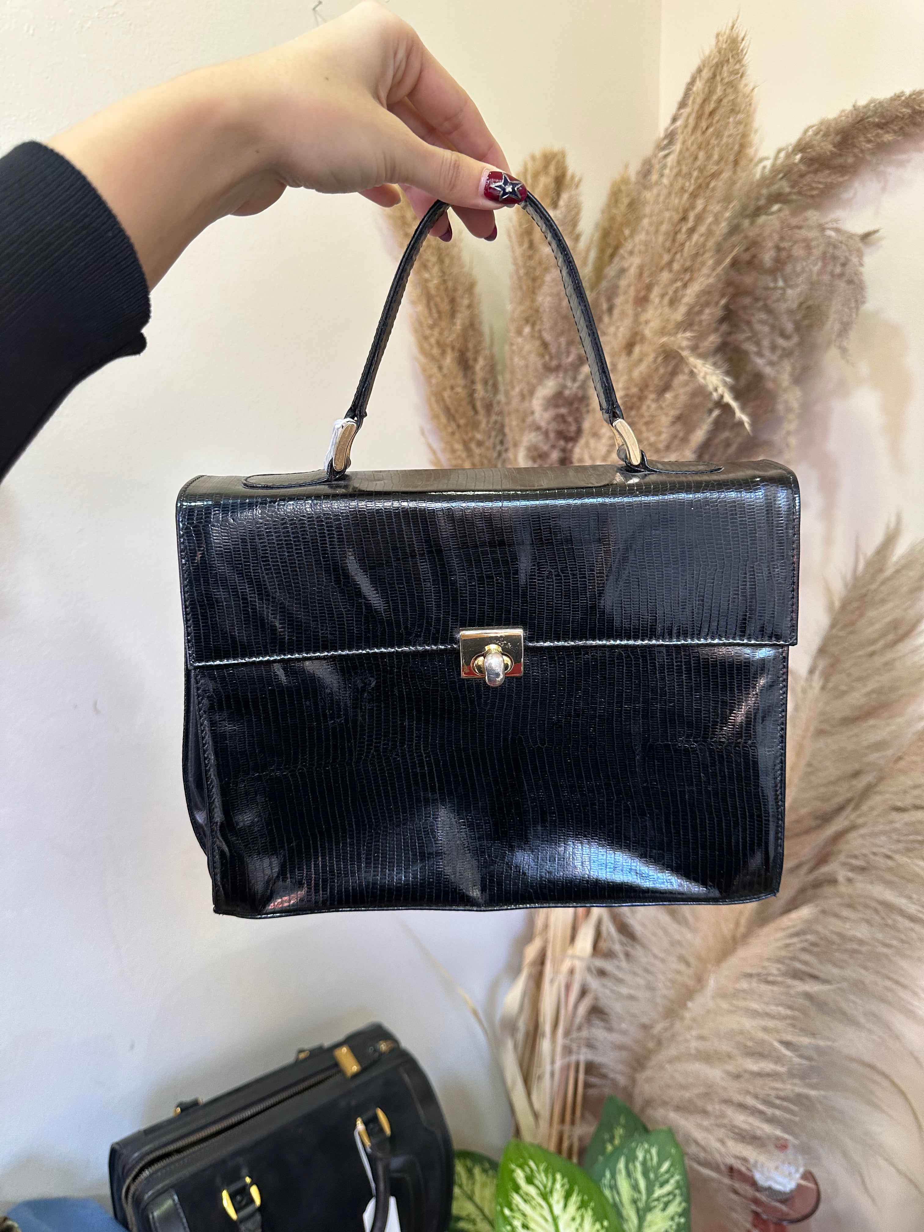 Vintage classic bag handbagb with gold hardwear