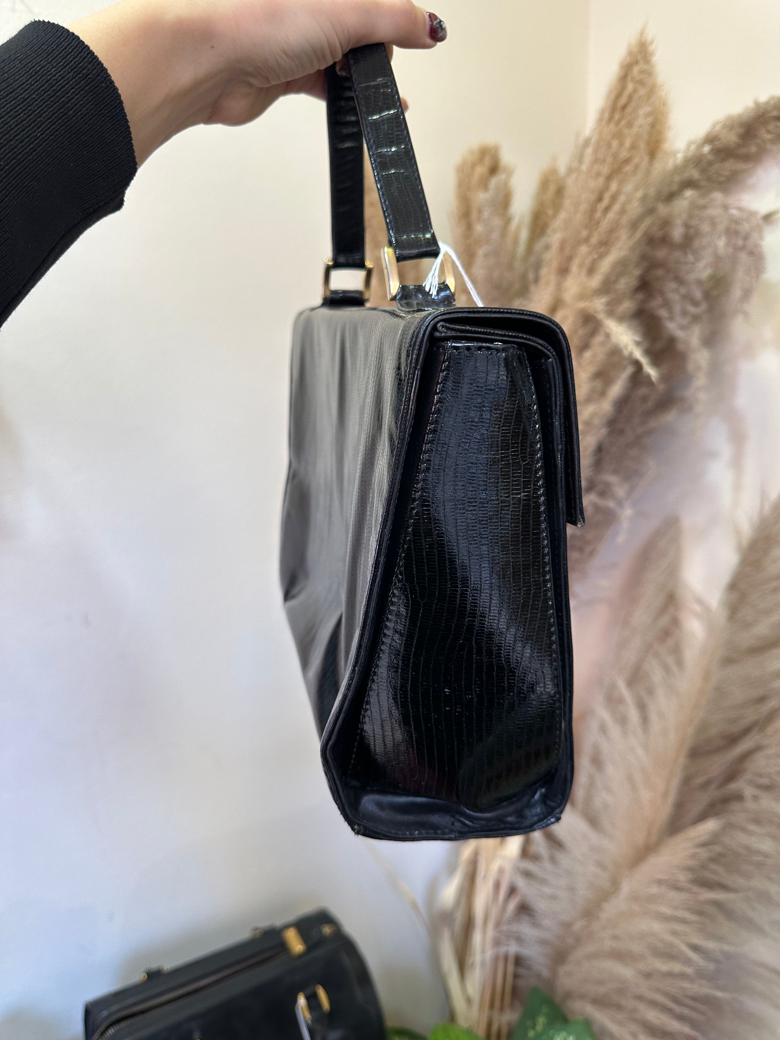 Vintage classic bag handbagb with gold hardwear