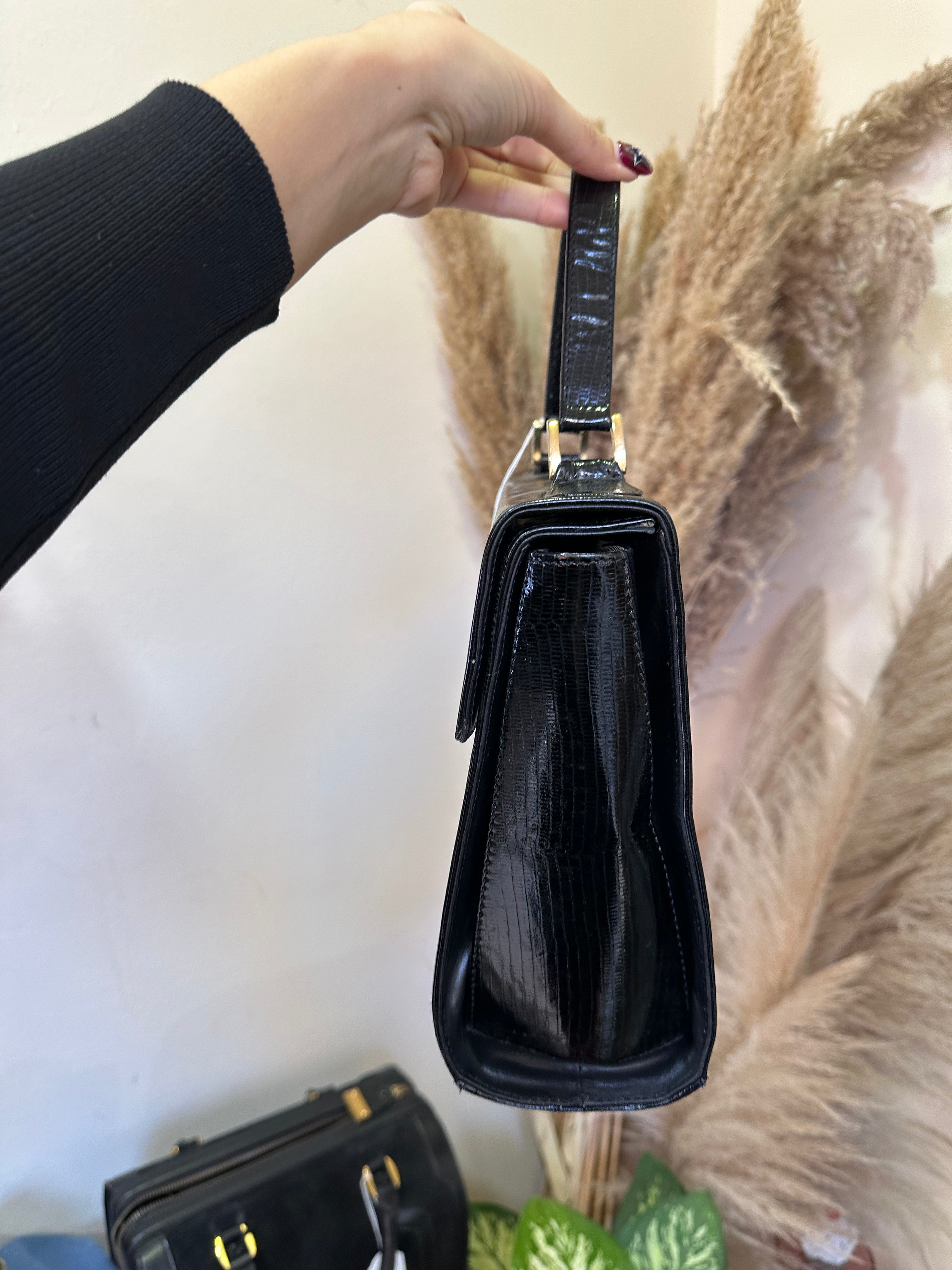 Vintage classic bag handbagb with gold hardwear