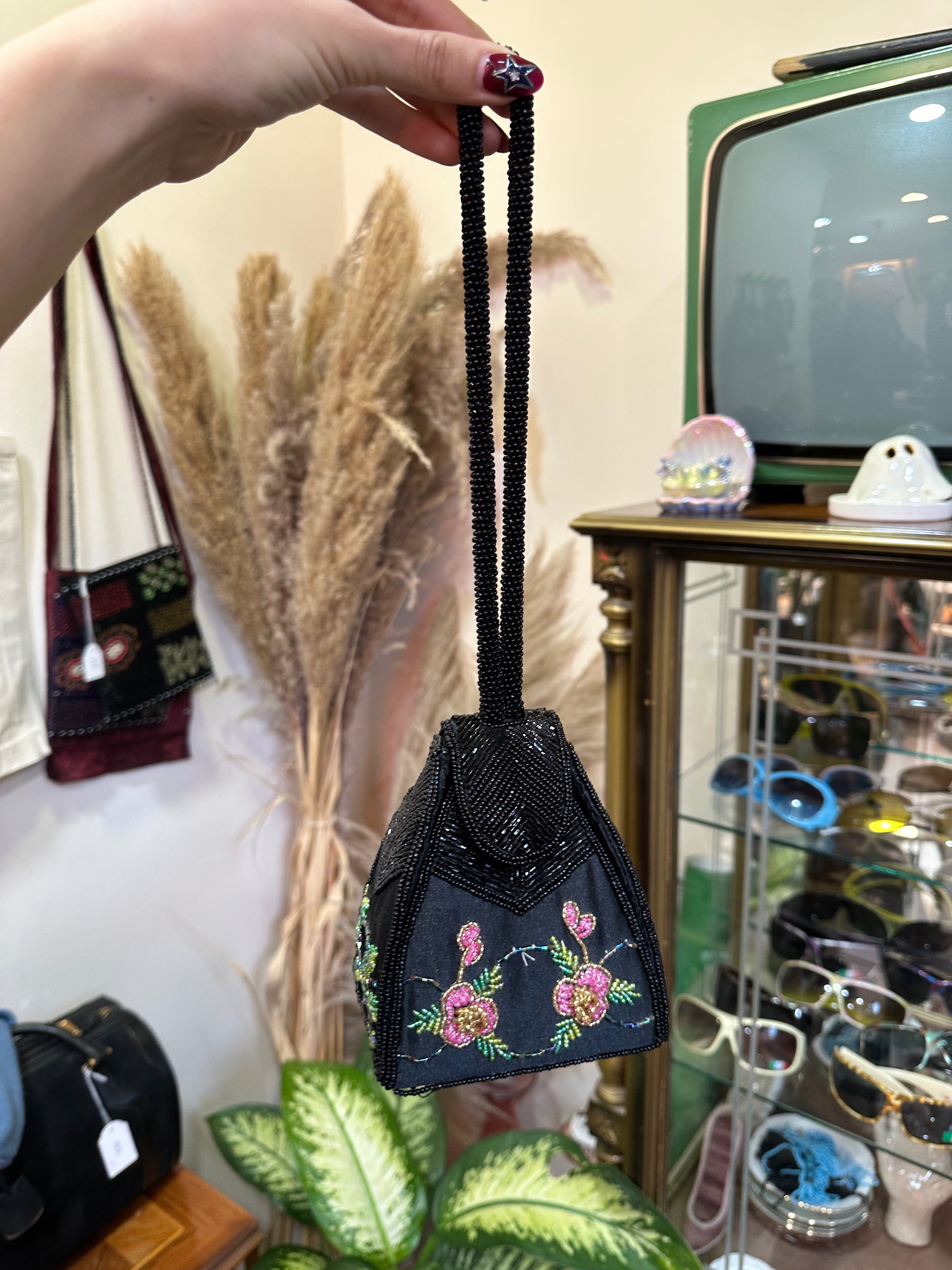 Stunning Antique-Inspired Beaded Purse with Flowers