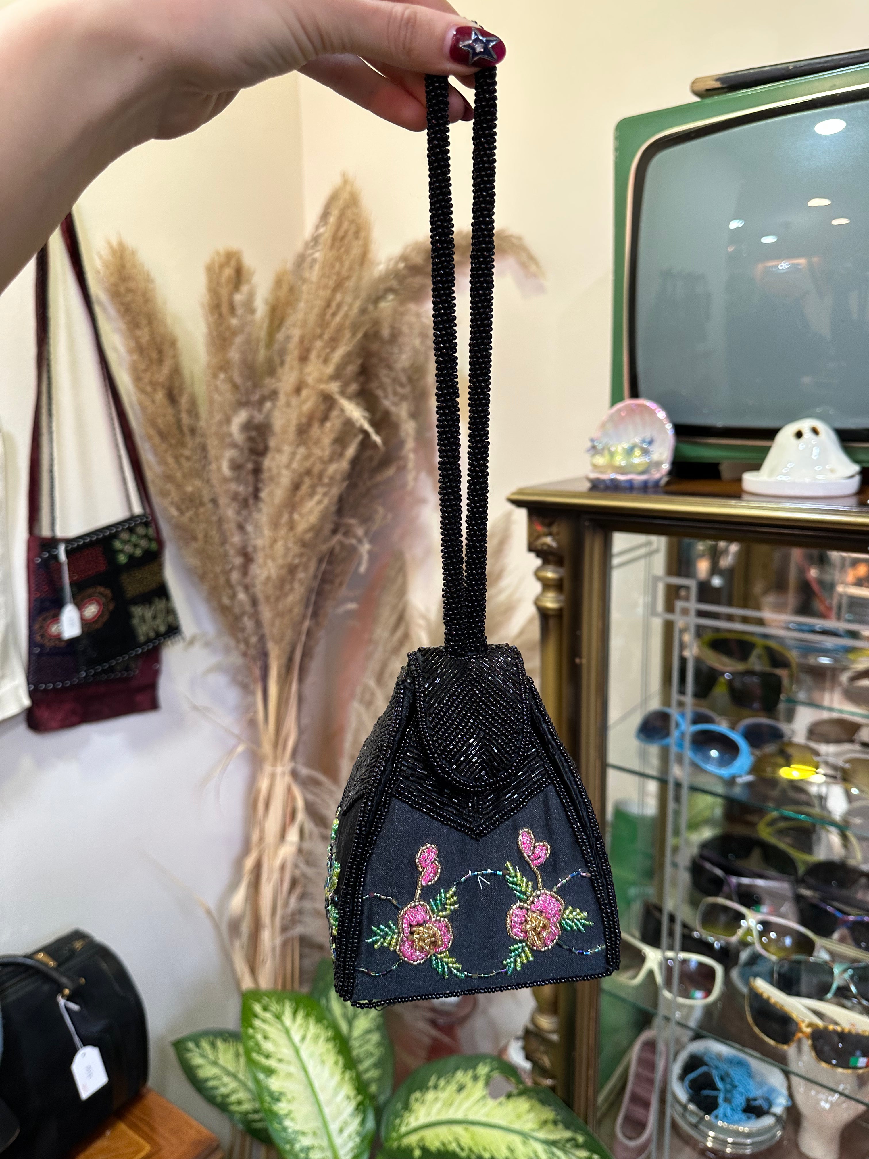 Stunning Antique-Inspired Beaded Purse with Flowers