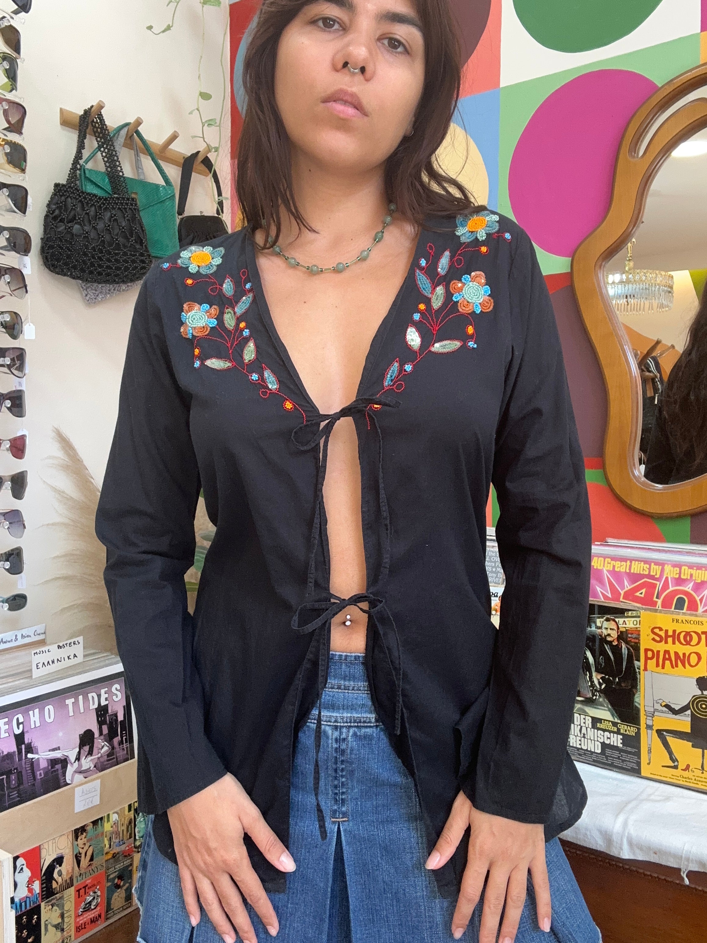 Infiore vintage shirt with embroidered details (S/M)