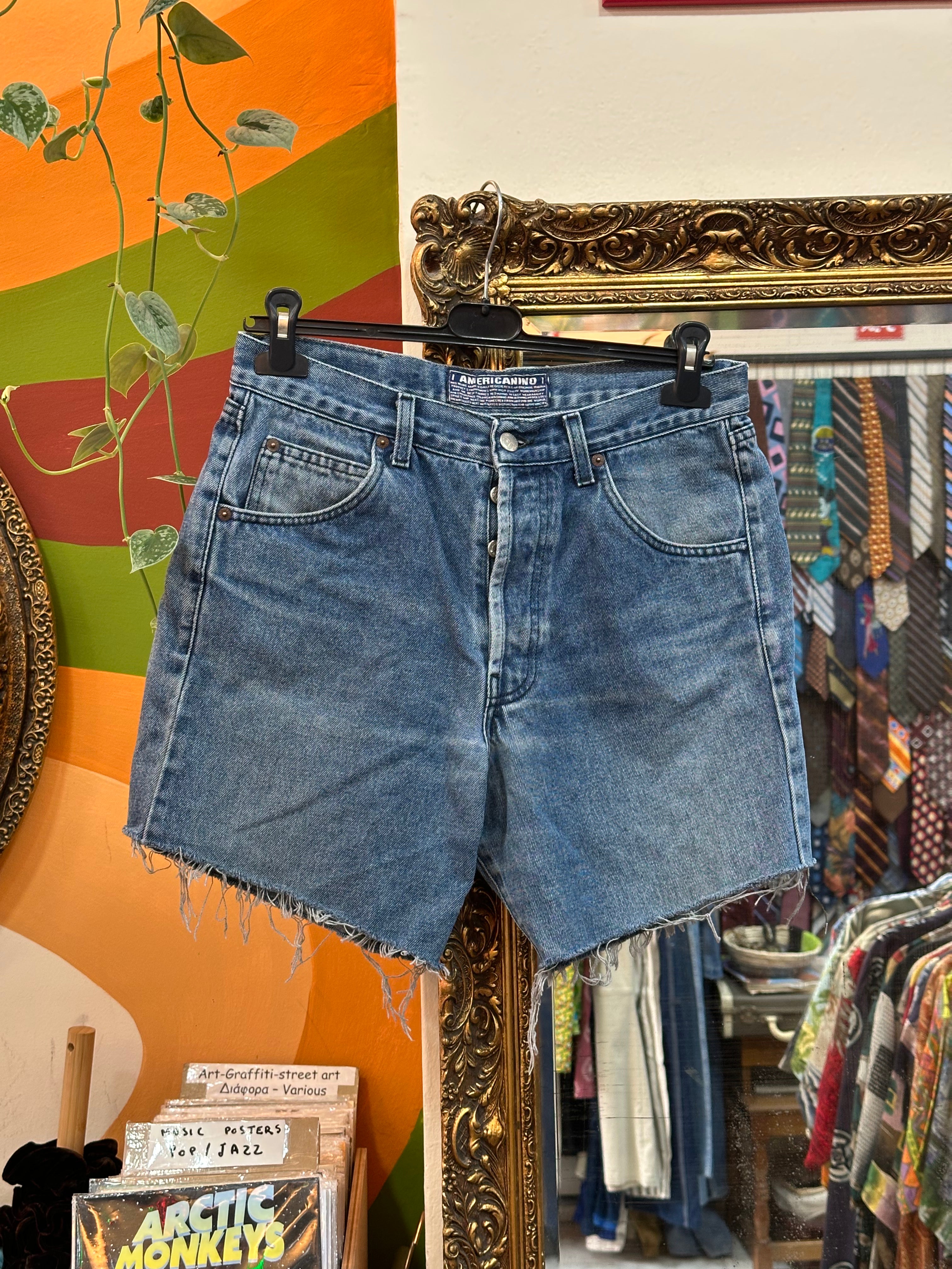 AMERICANINO dark wash high waisted shorts (W32)