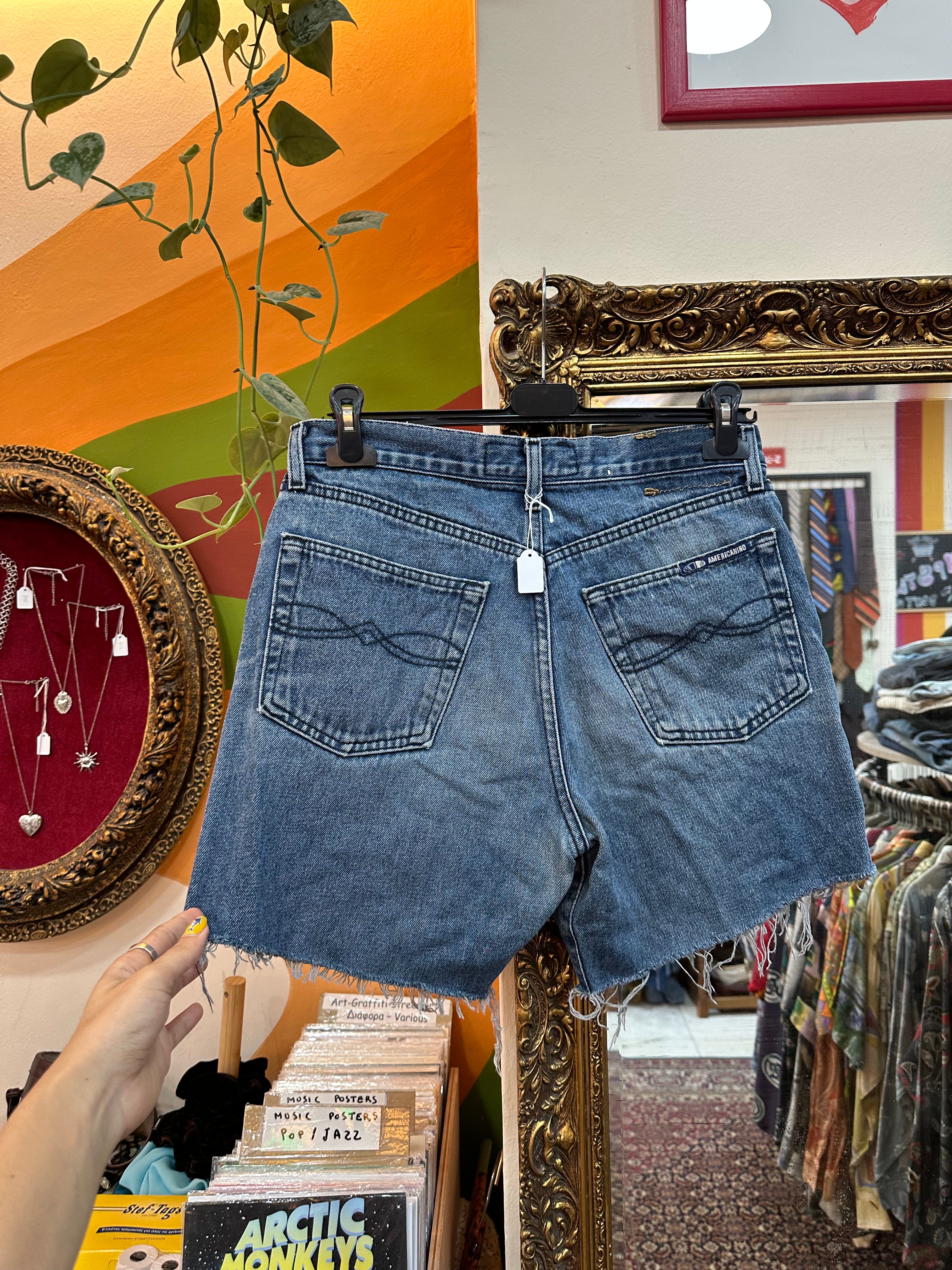 AMERICANINO dark wash high waisted shorts (W32)