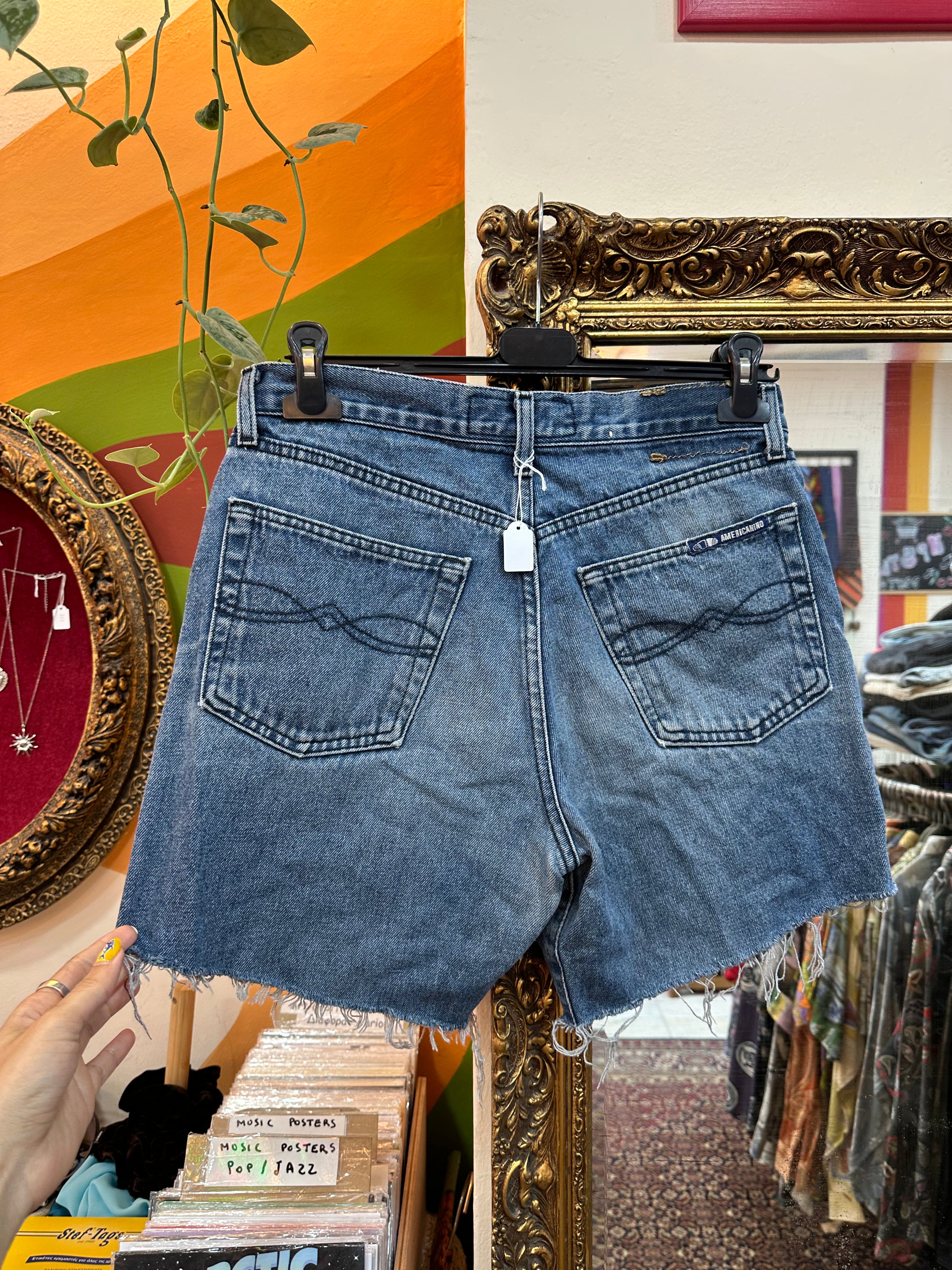 AMERICANINO dark wash high waisted shorts (W32)