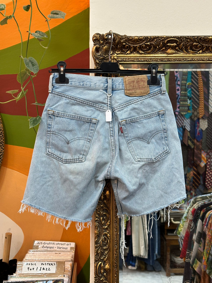 Vintage LEVIS 501 denim shorts (W28)