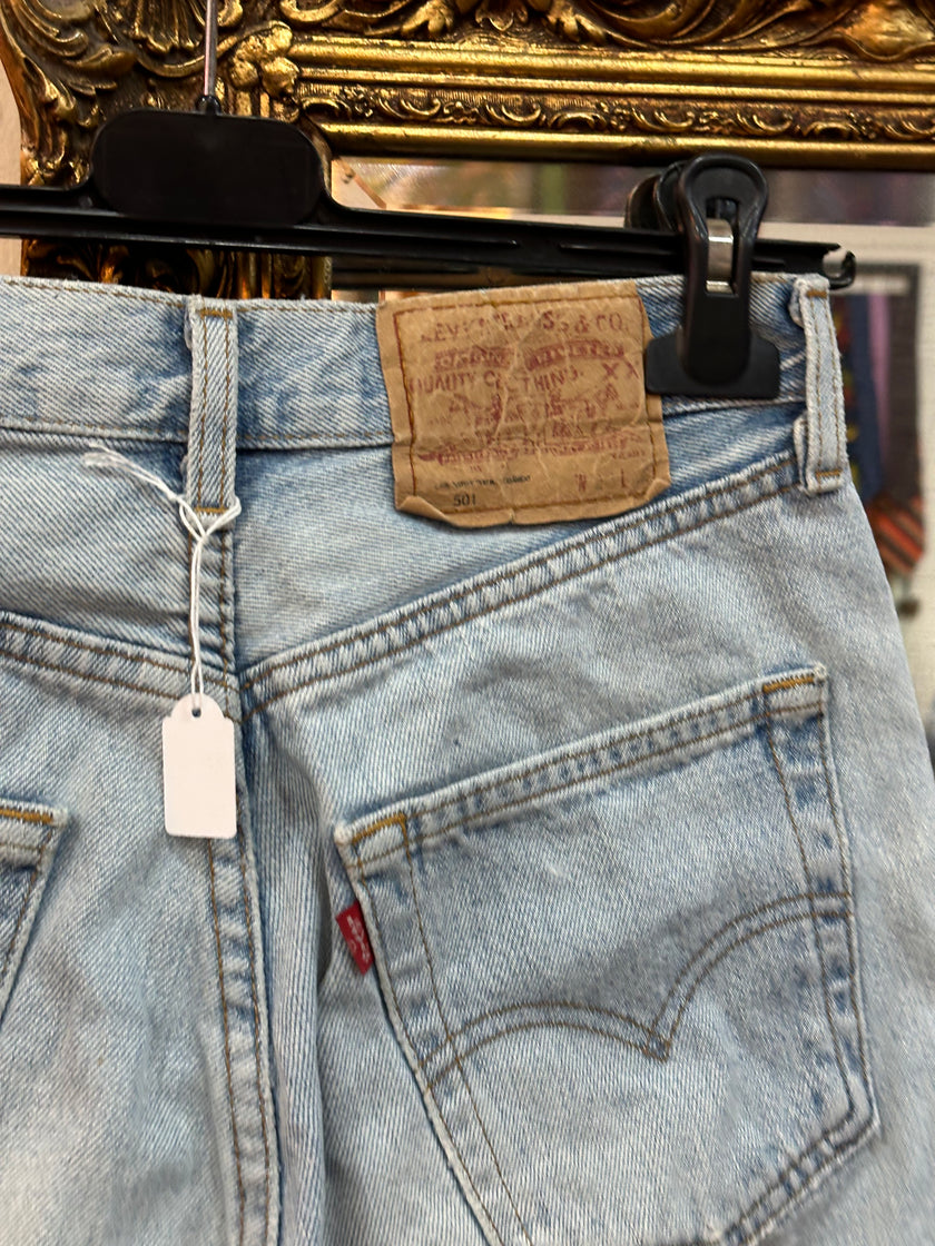 Vintage LEVIS 501 denim shorts (W28)