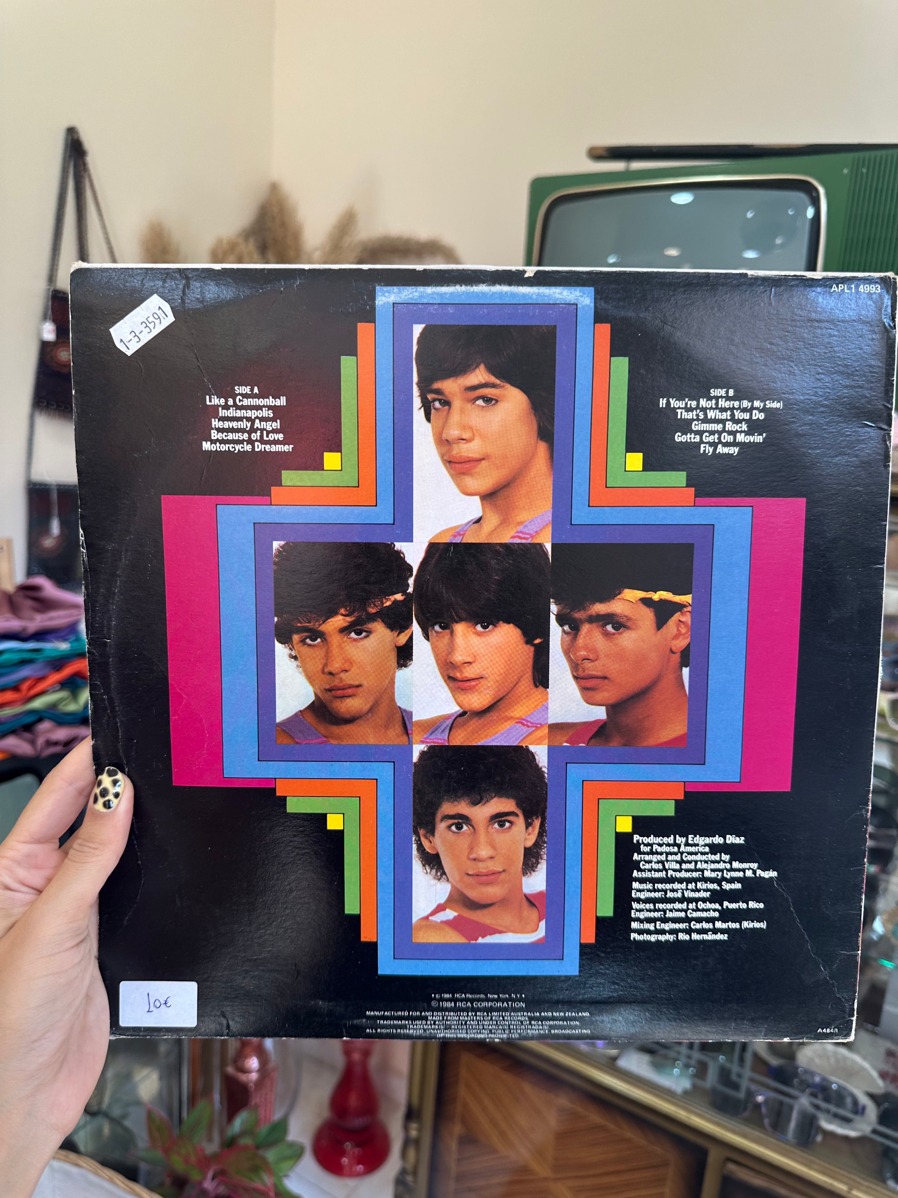Menudo - Reaching out
