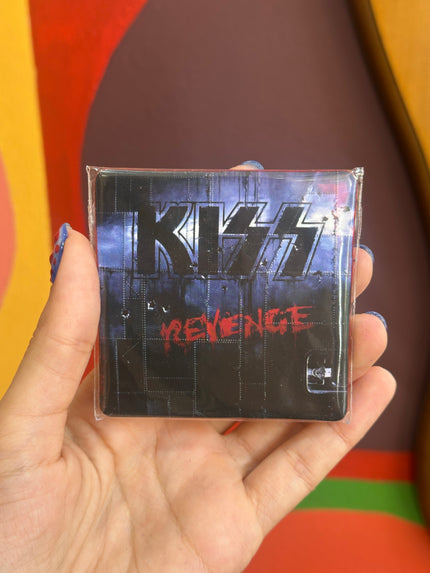 Kiss magnet