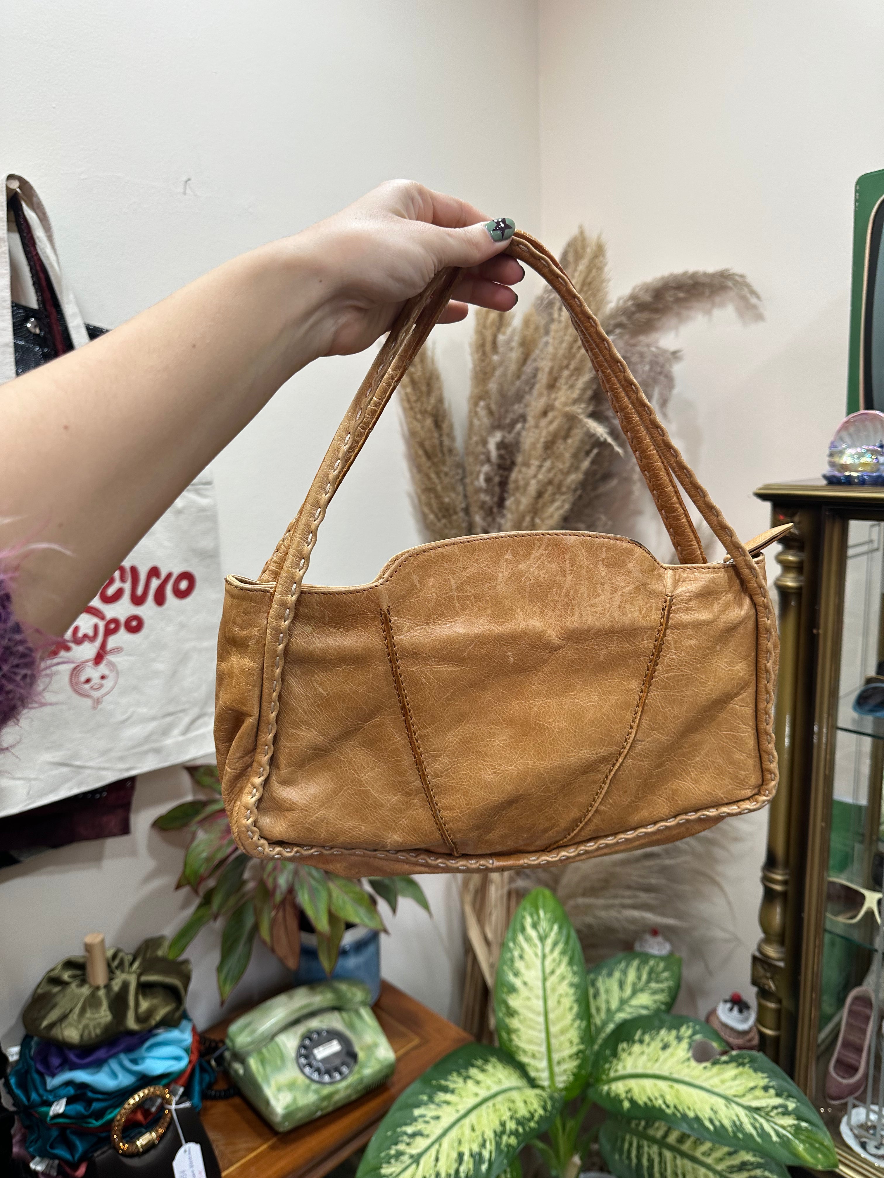 Vintage leather shoulder bag