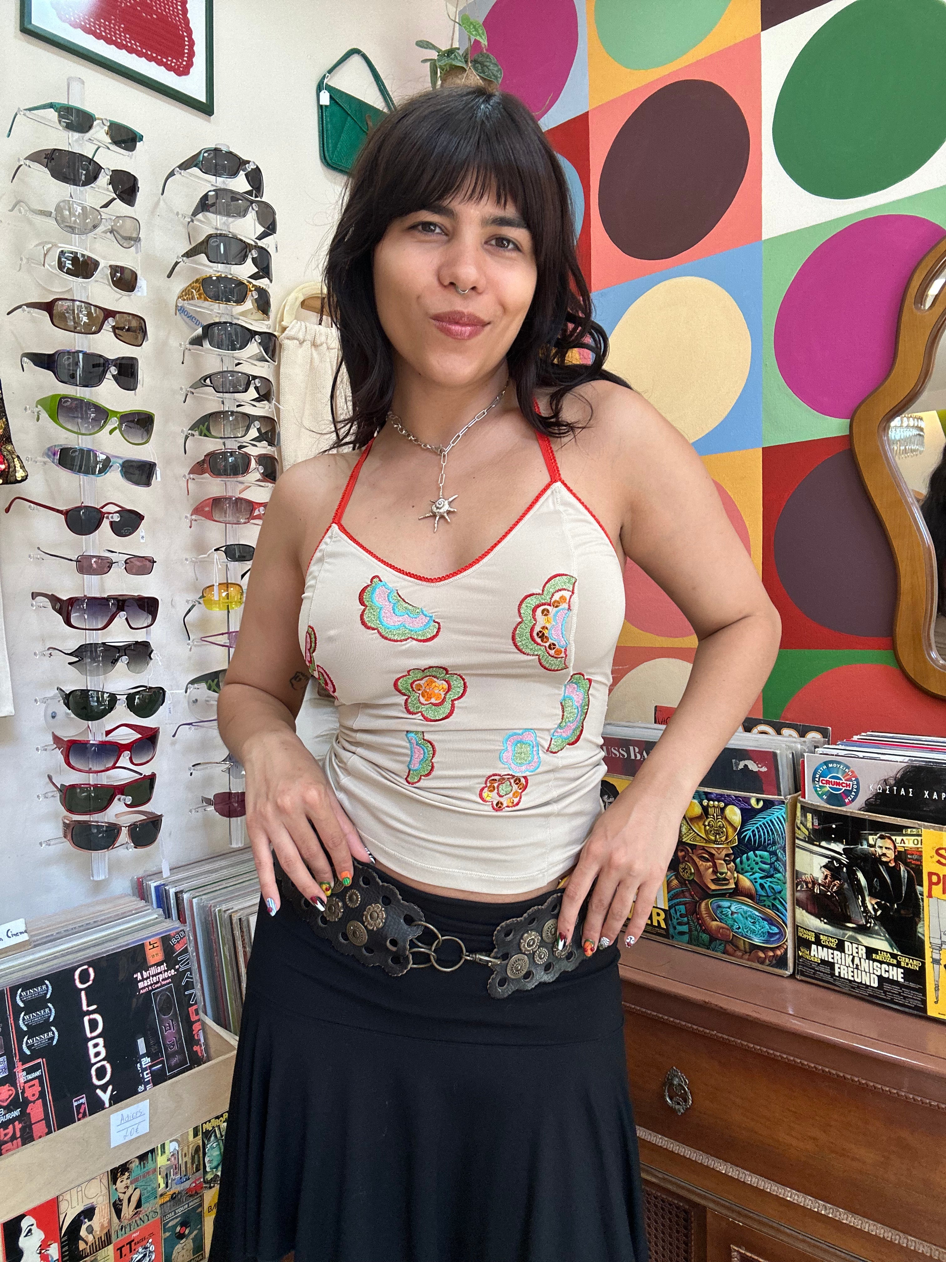 Mitika super cute top with embroidered details (S/L)