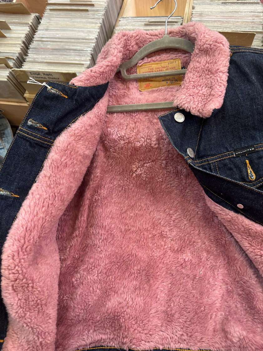 Stunning dark wash denim jacket with pink sherpa lining (M)