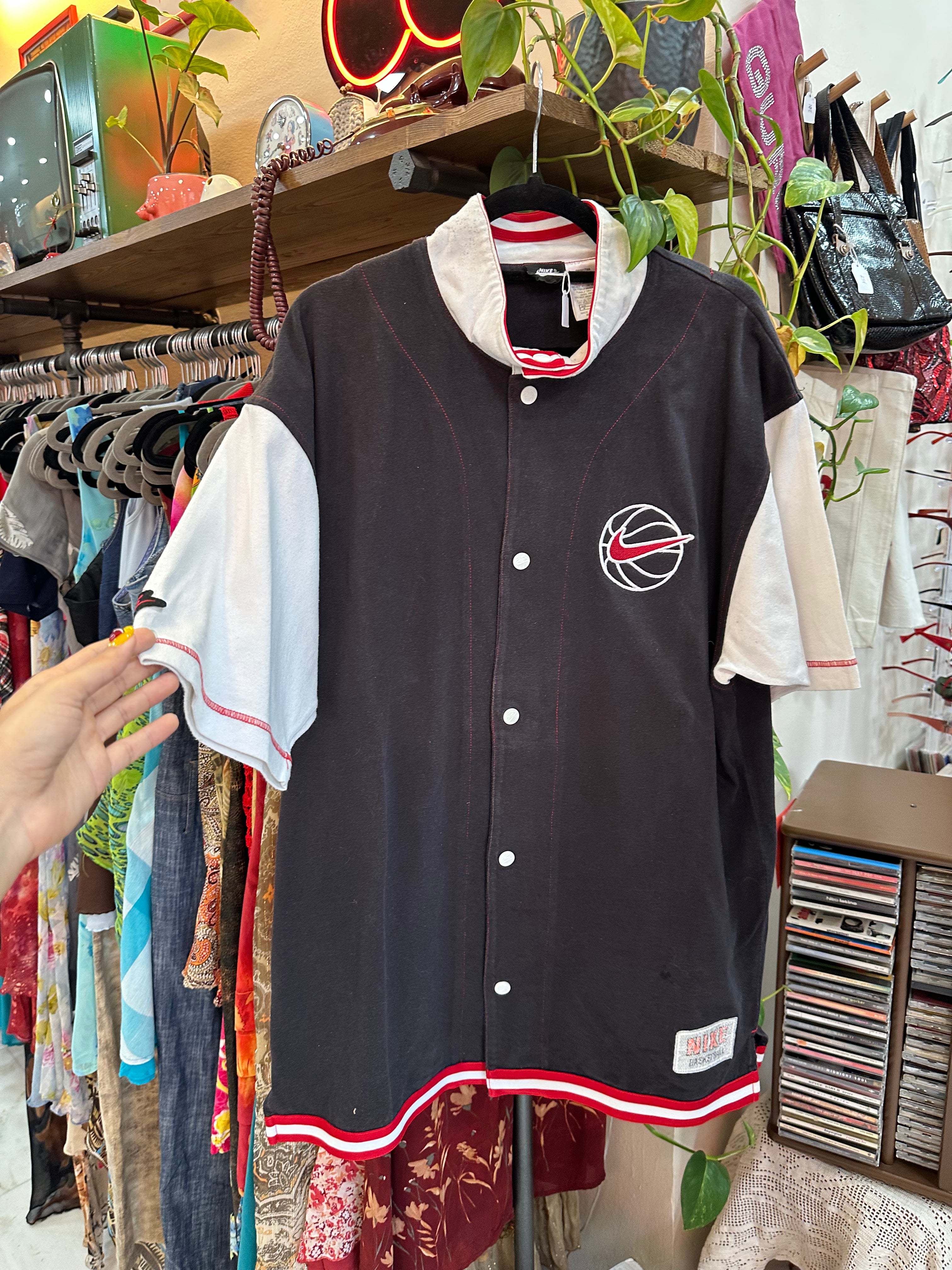 Vintage 80s Nike basket top (M)