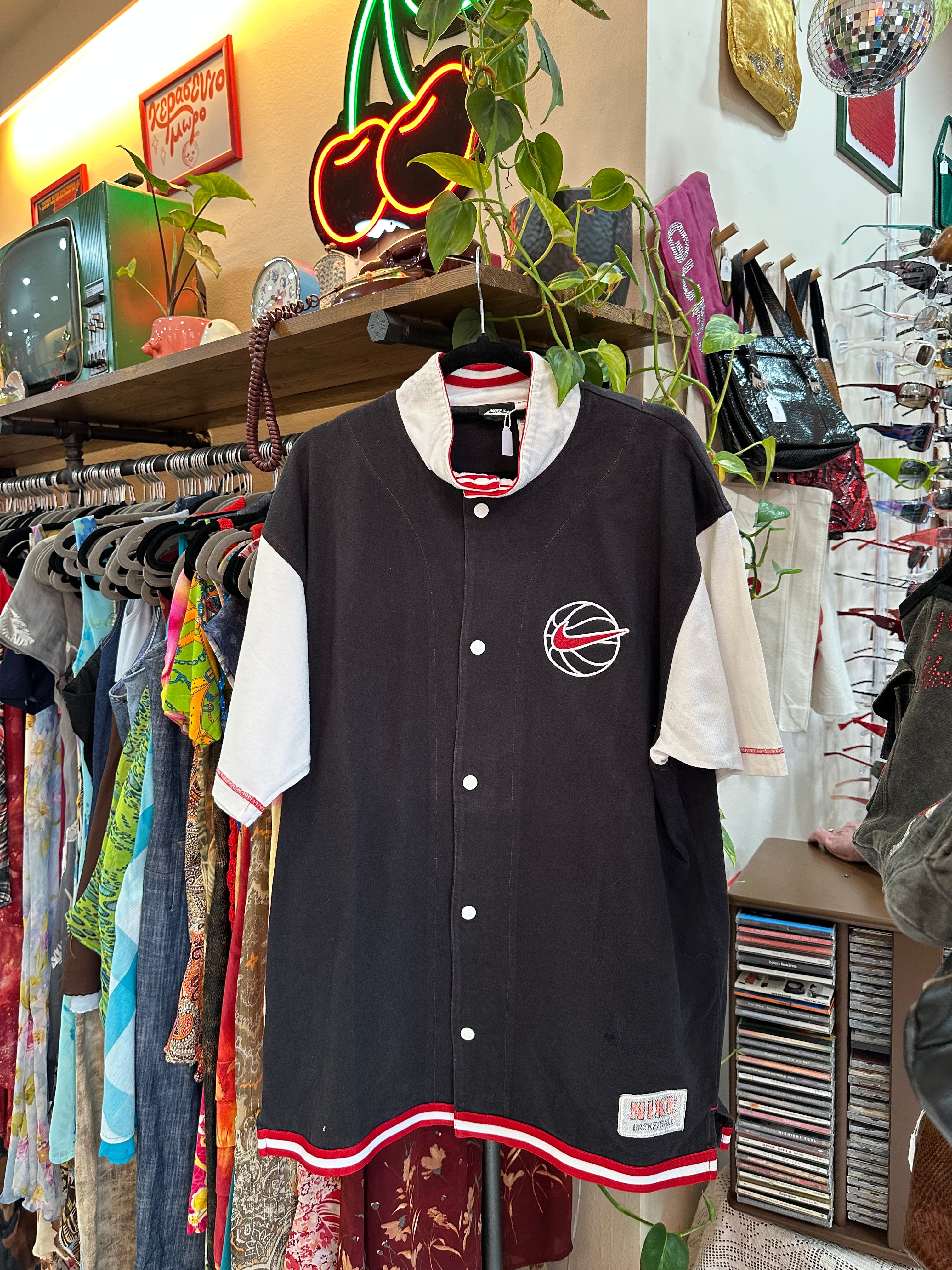 Vintage 80s Nike basket top (M)