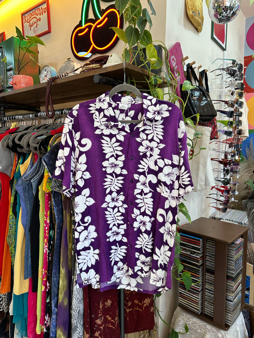 Beautiful Men’s Hawaiian style shirt (M)