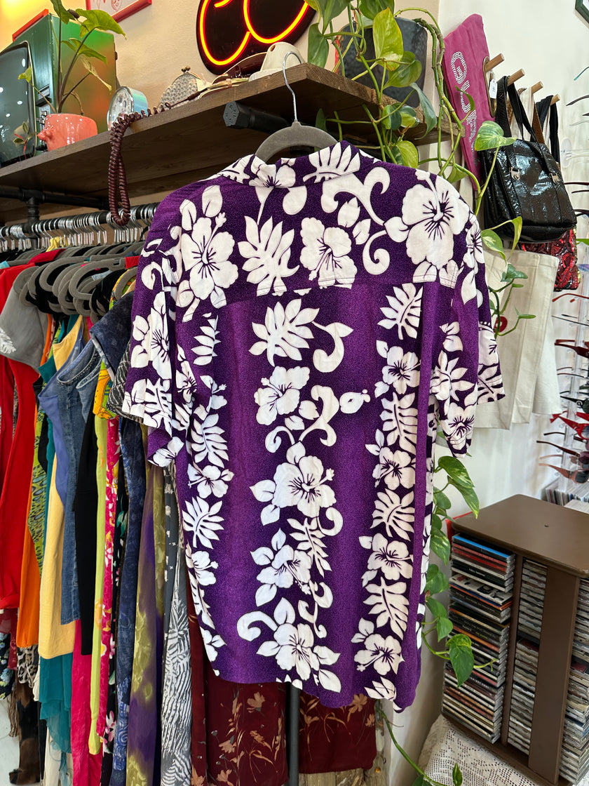 Beautiful Men’s Hawaiian style shirt (M)