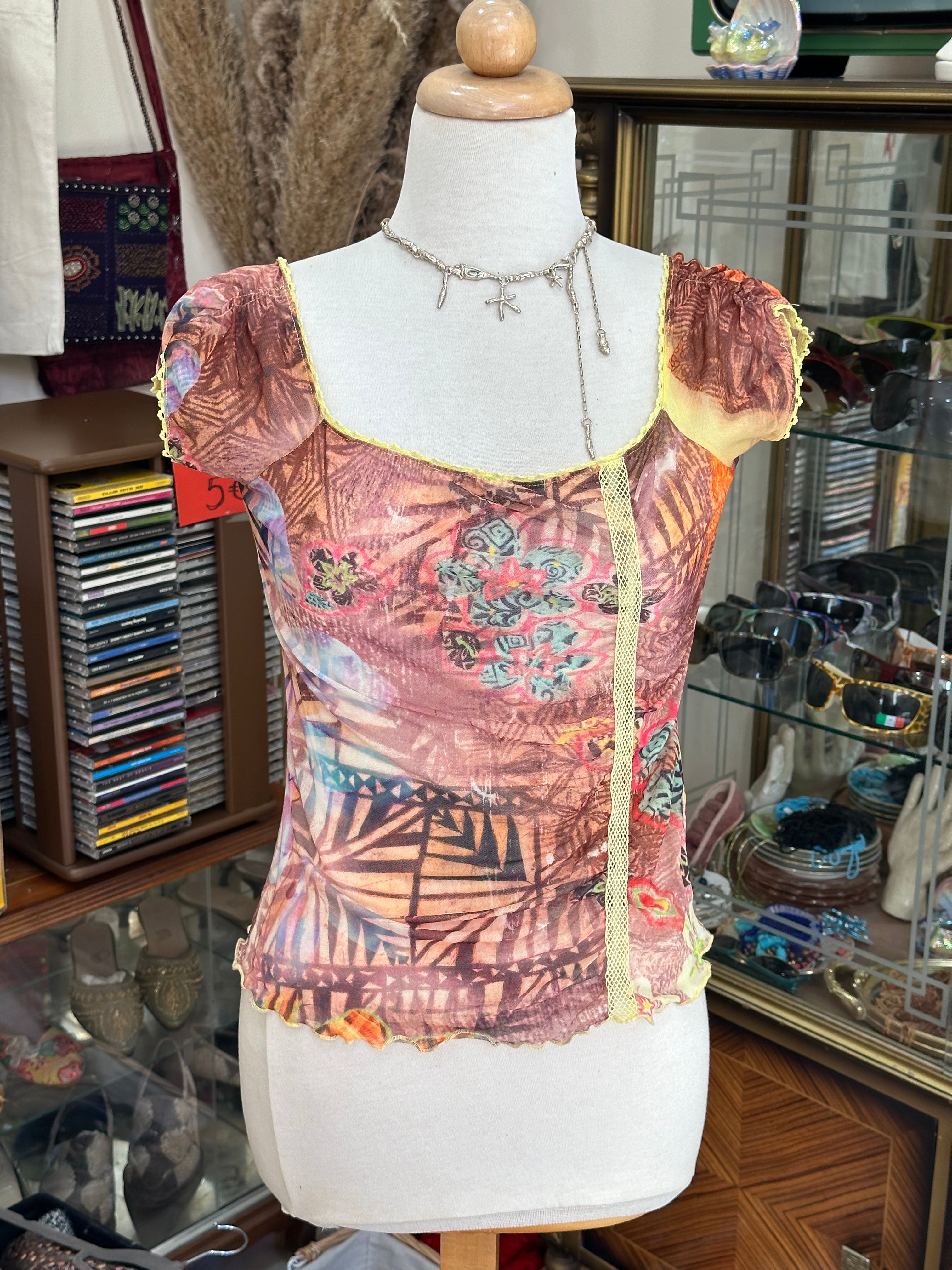 Super cute mesh top (M/L)