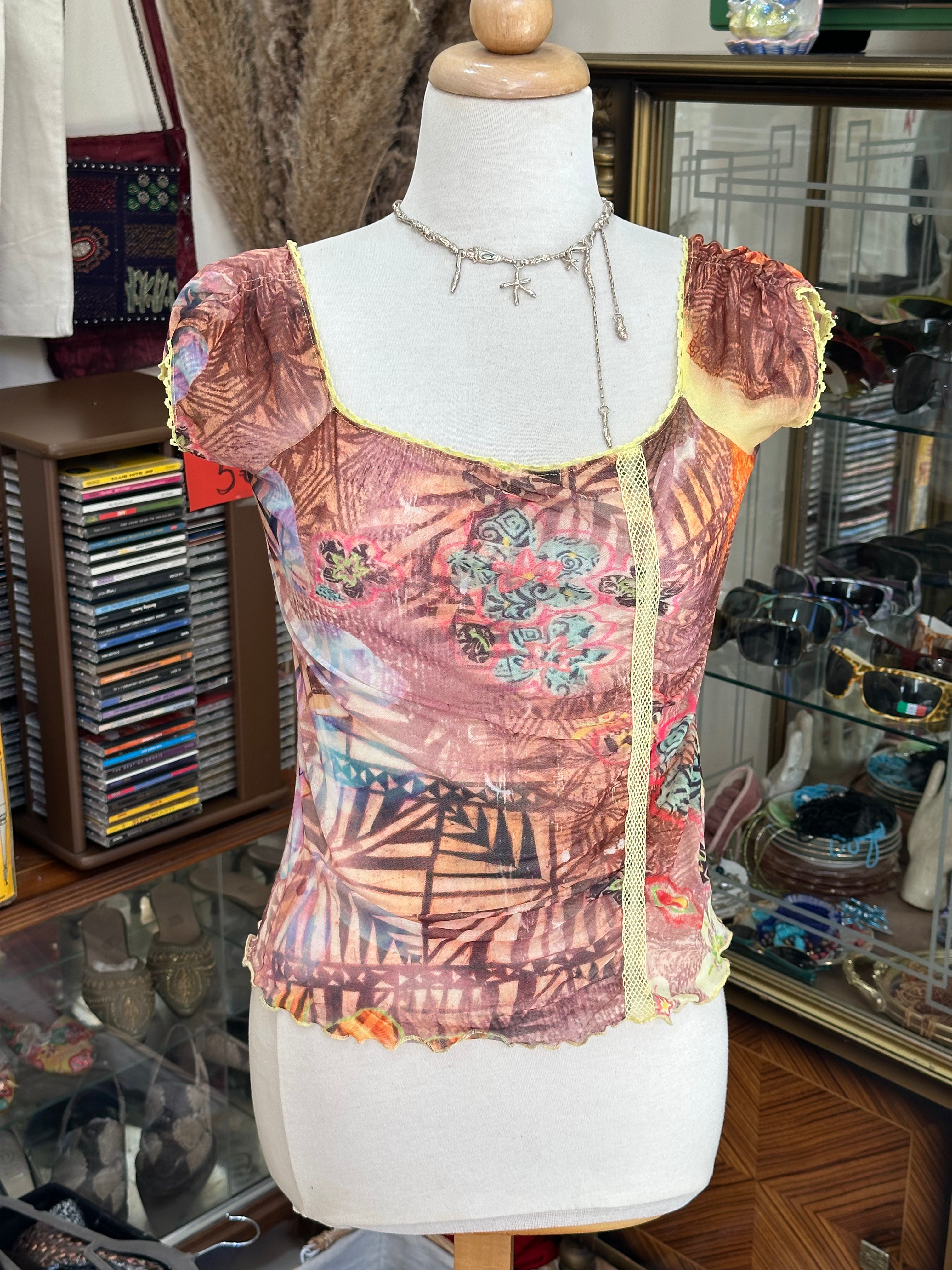 Super cute mesh top (M/L)