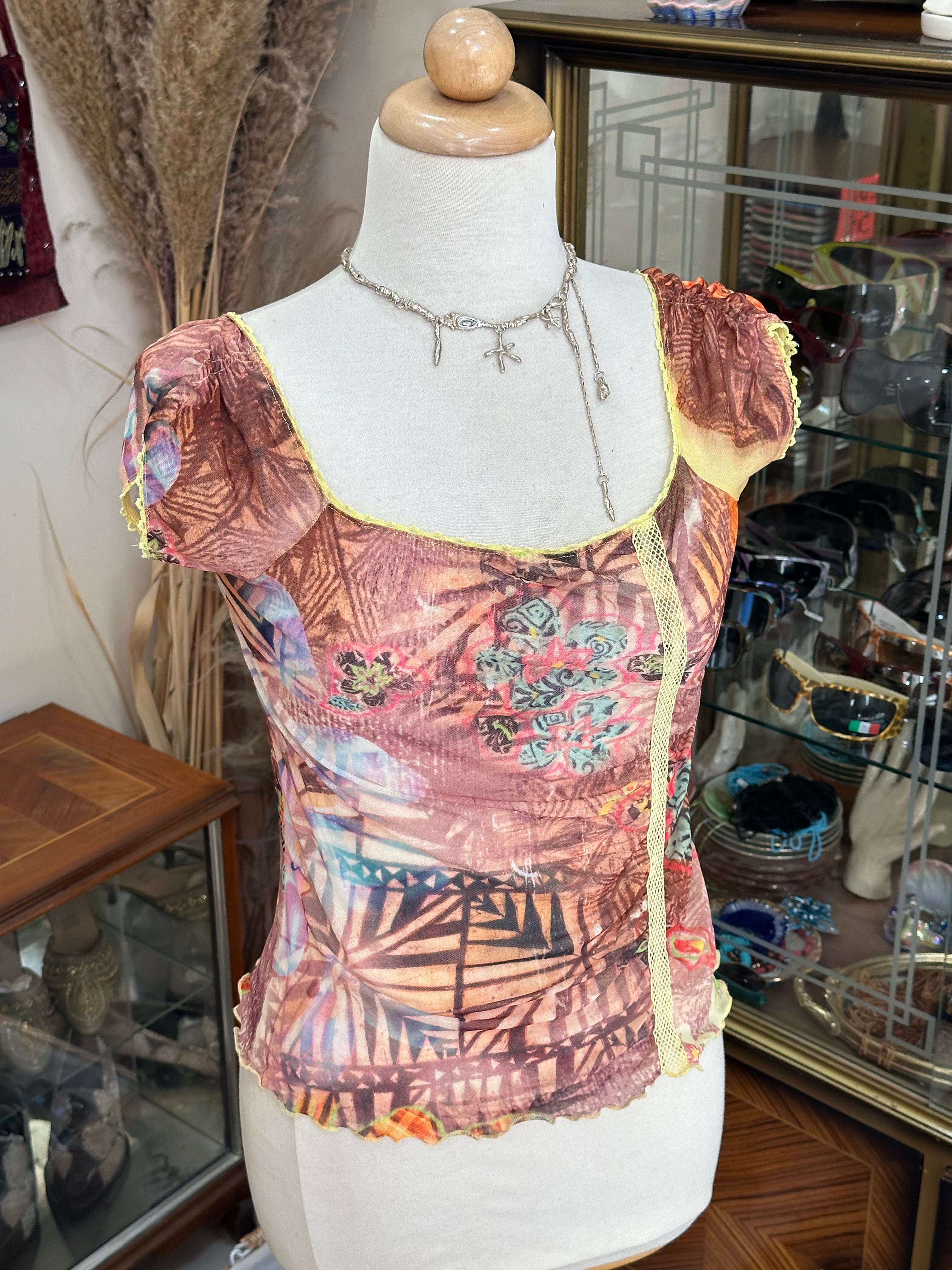 Super cute mesh top (M/L)