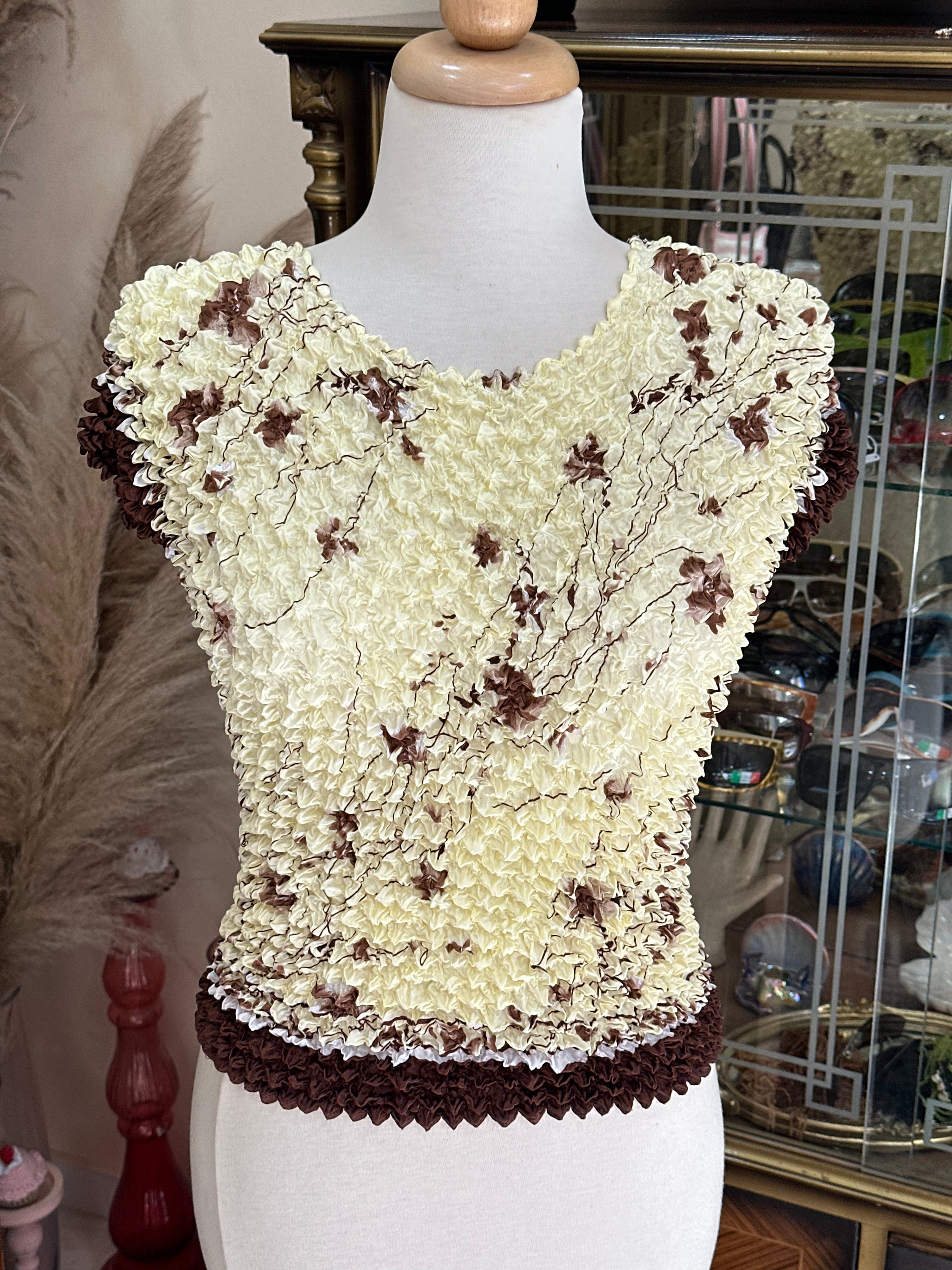 Super cute popcorn top (one size)