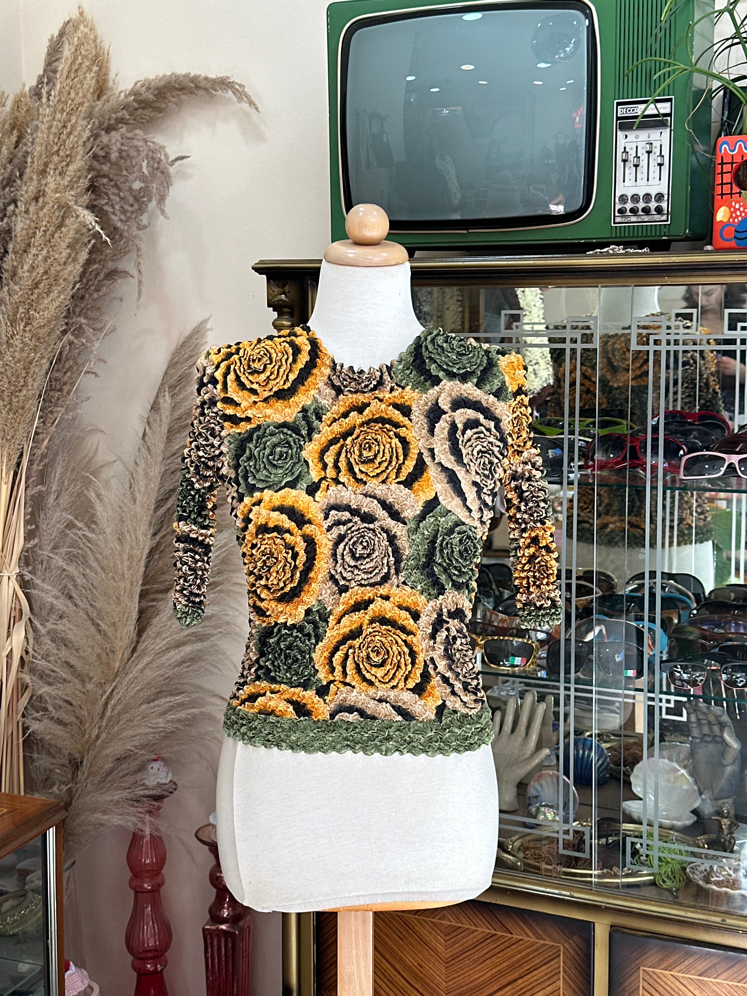 Stunning floral popcorn top (one size)