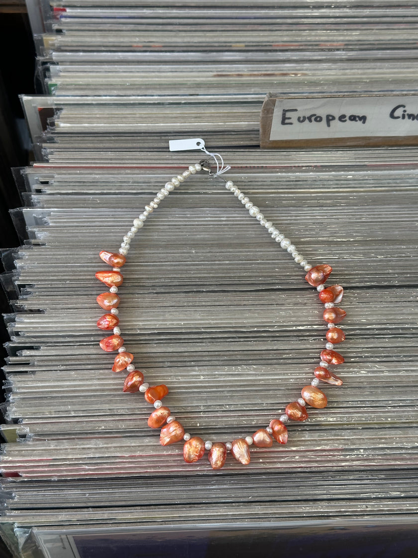 Handmade natural freshwater pearl necklace