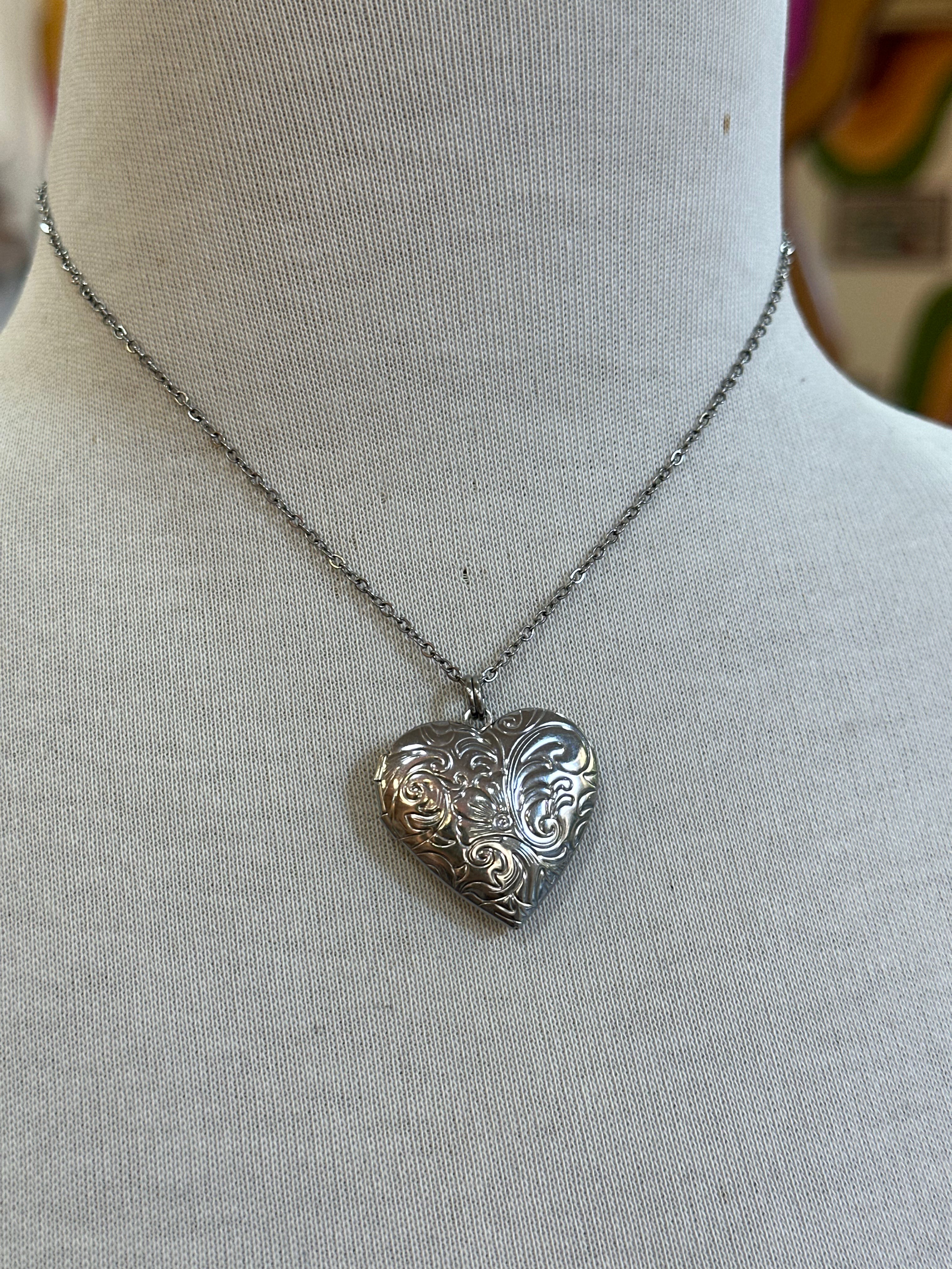 SUGARBLAZE heart locket necklace