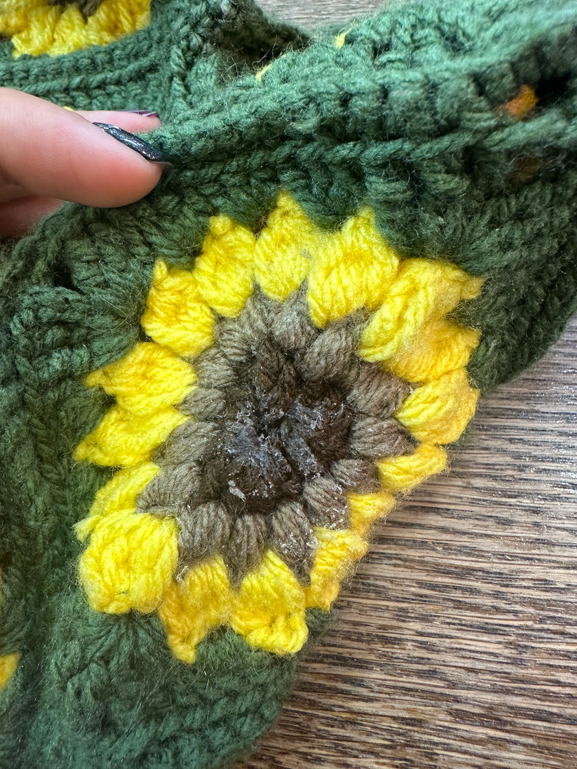 Beautiful sunflour crochet bag