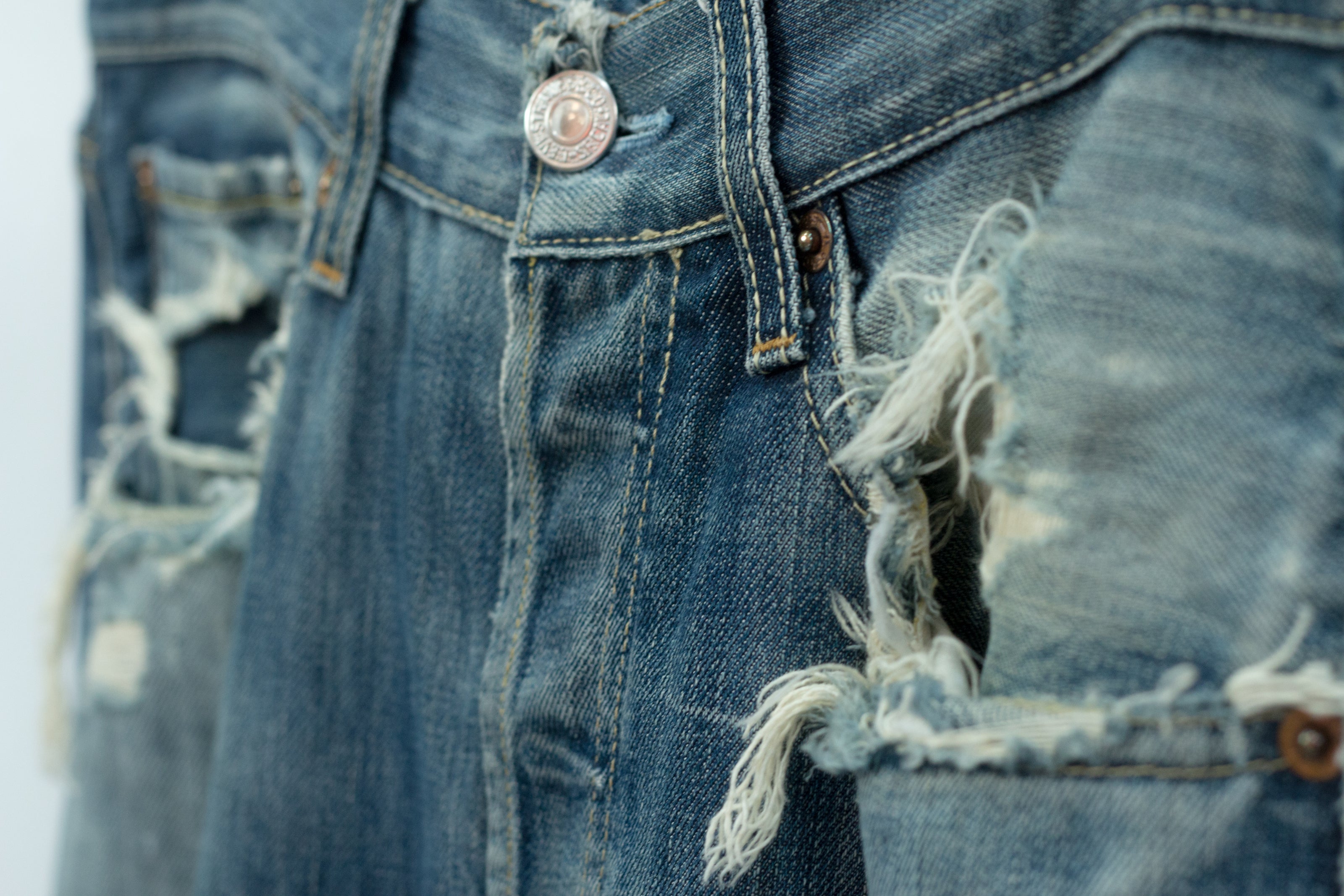 Levis 501 destressed jeans W31