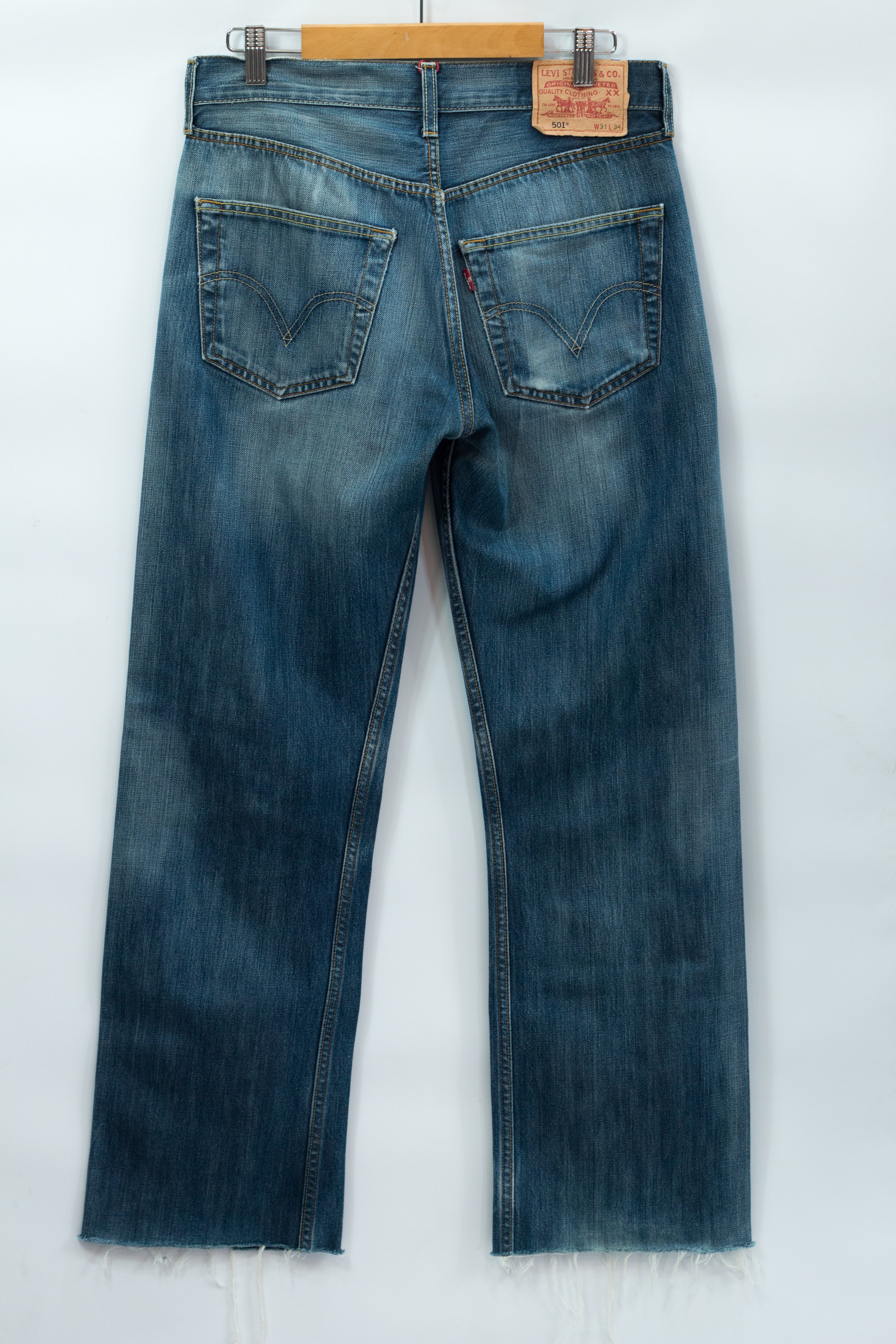 Levis 501 destressed jeans W31