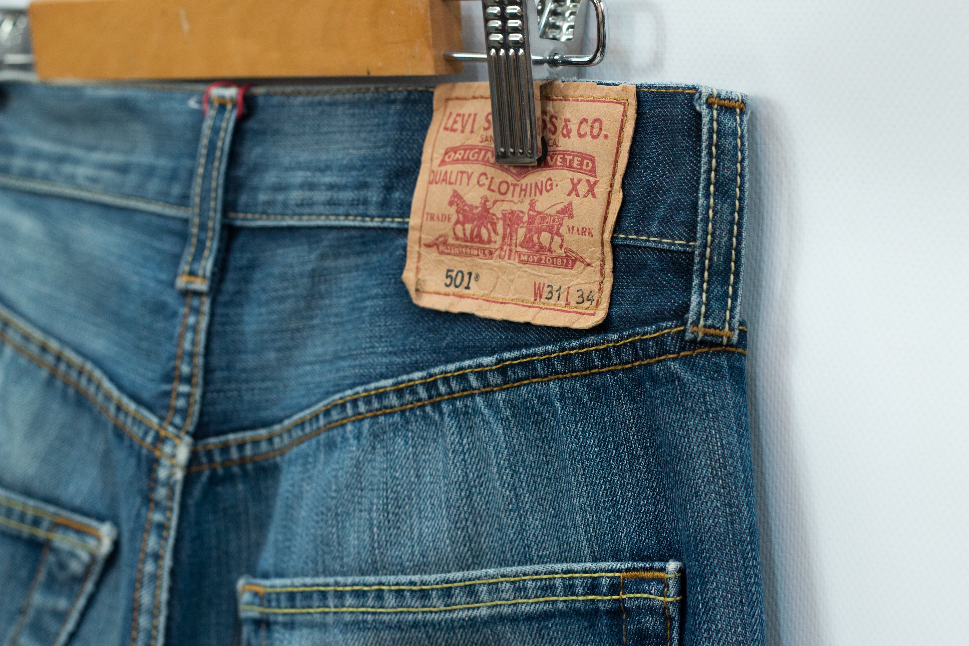 Levis 501 destressed jeans W31