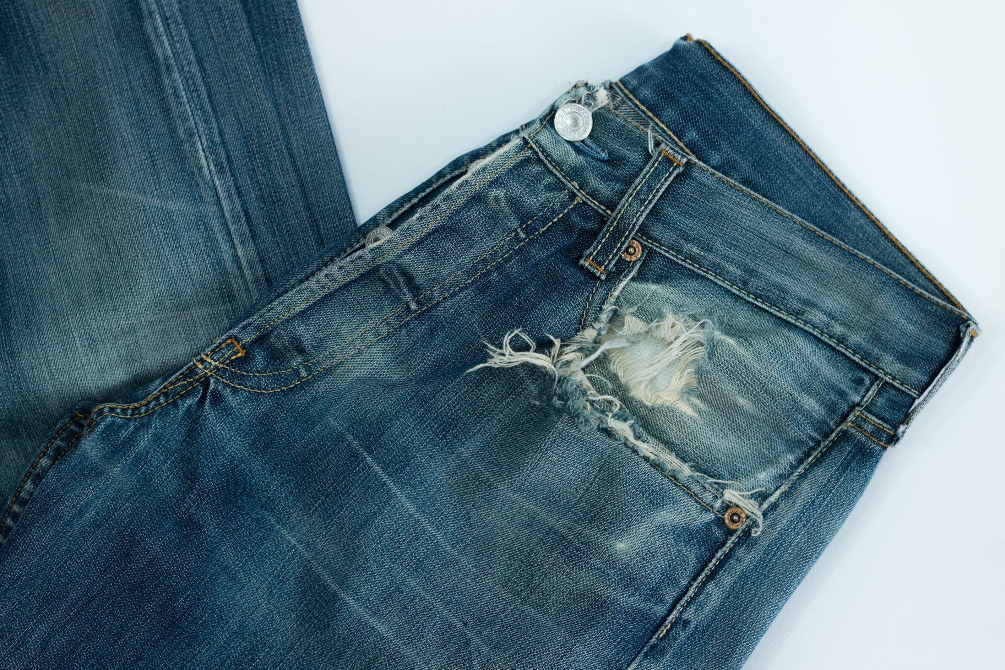 Levis 501 destressed jeans W31