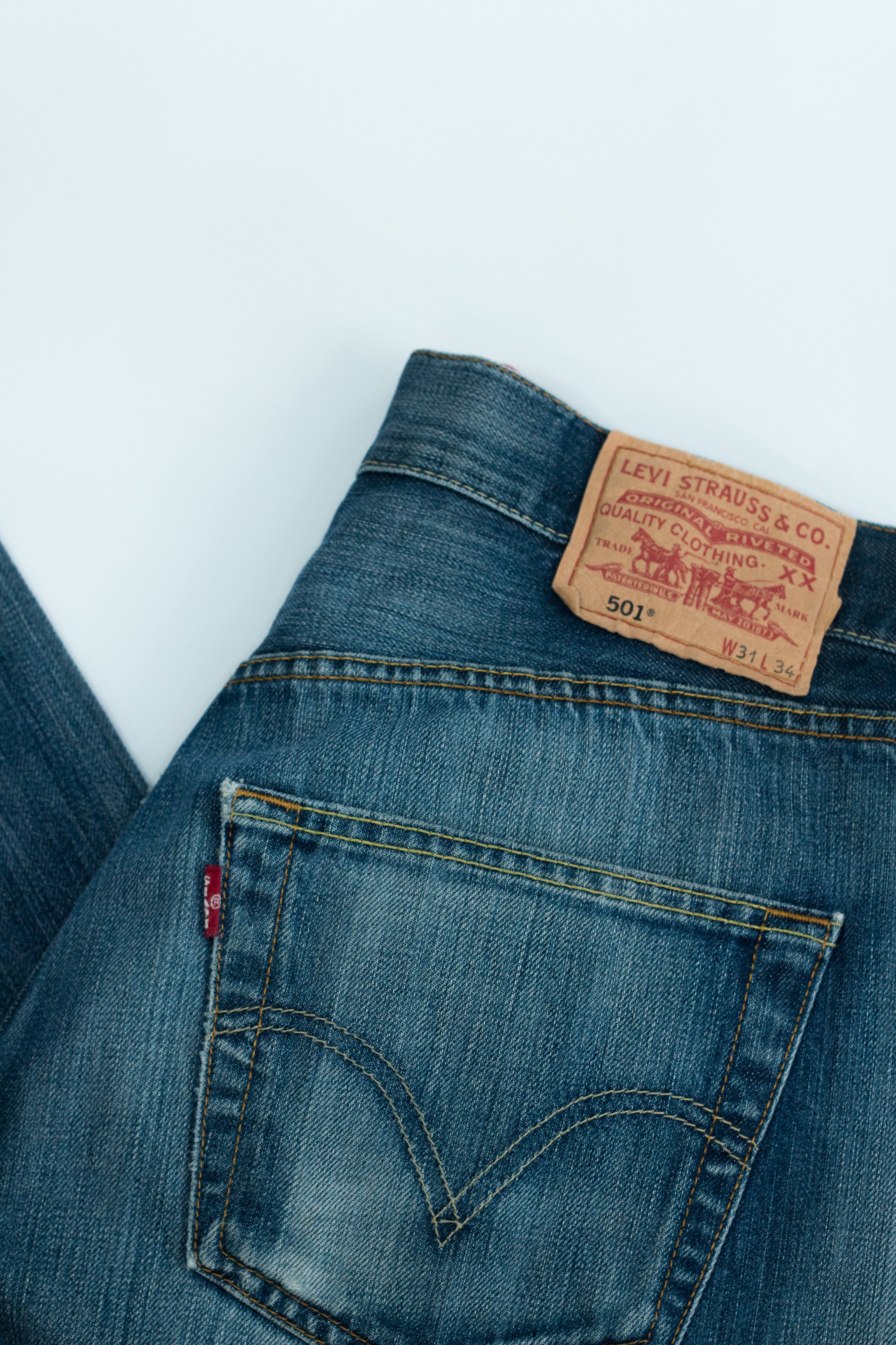 Levis 501 destressed jeans W31