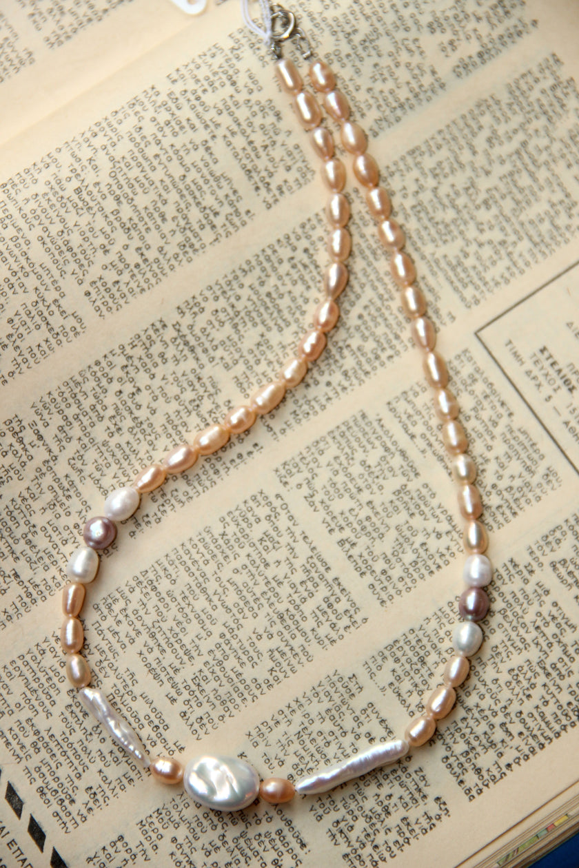 Handmade natural freshwater pearl necklace