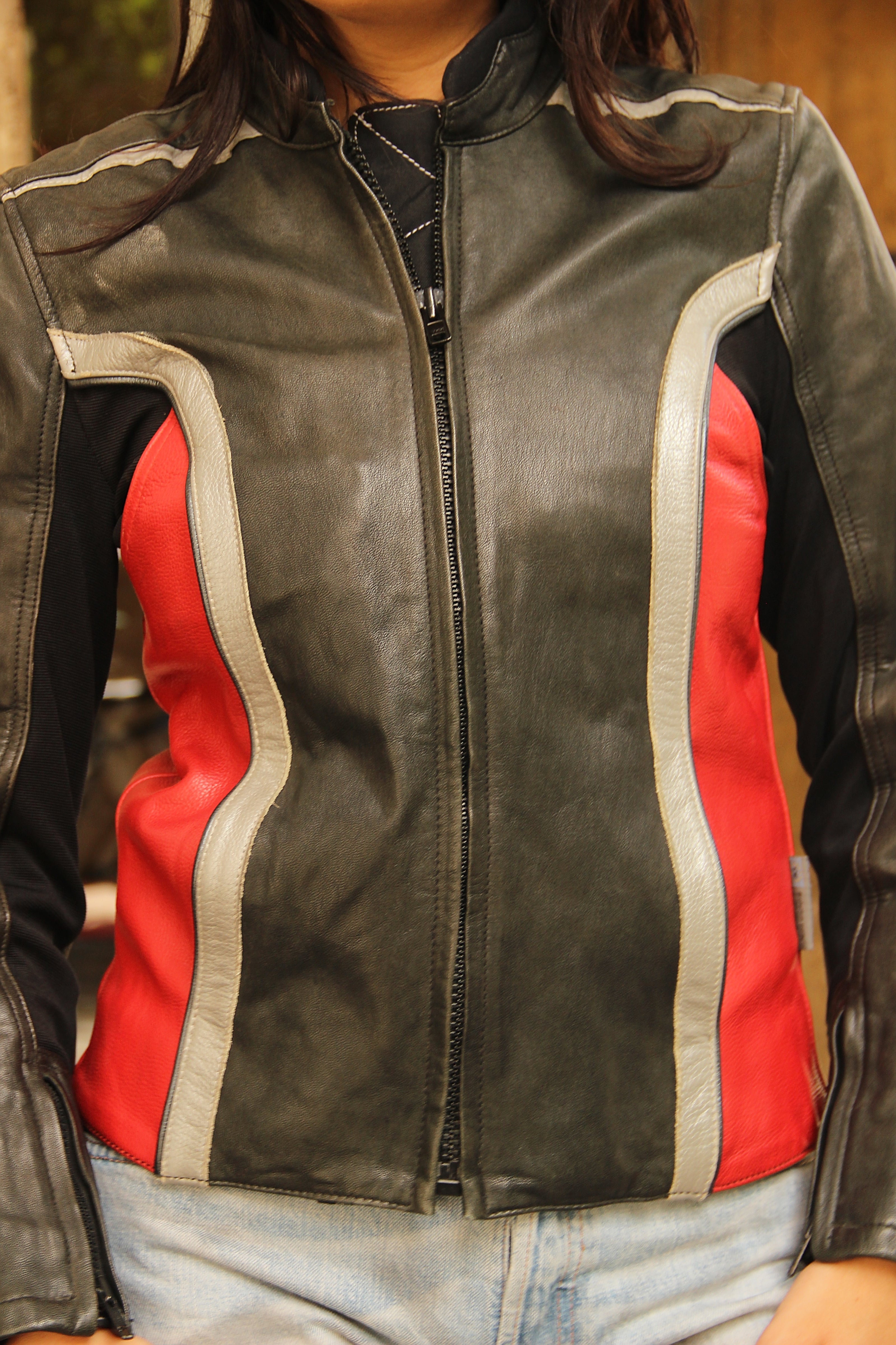 Vintage woman’s genuine leather motorcycle jacket (M)