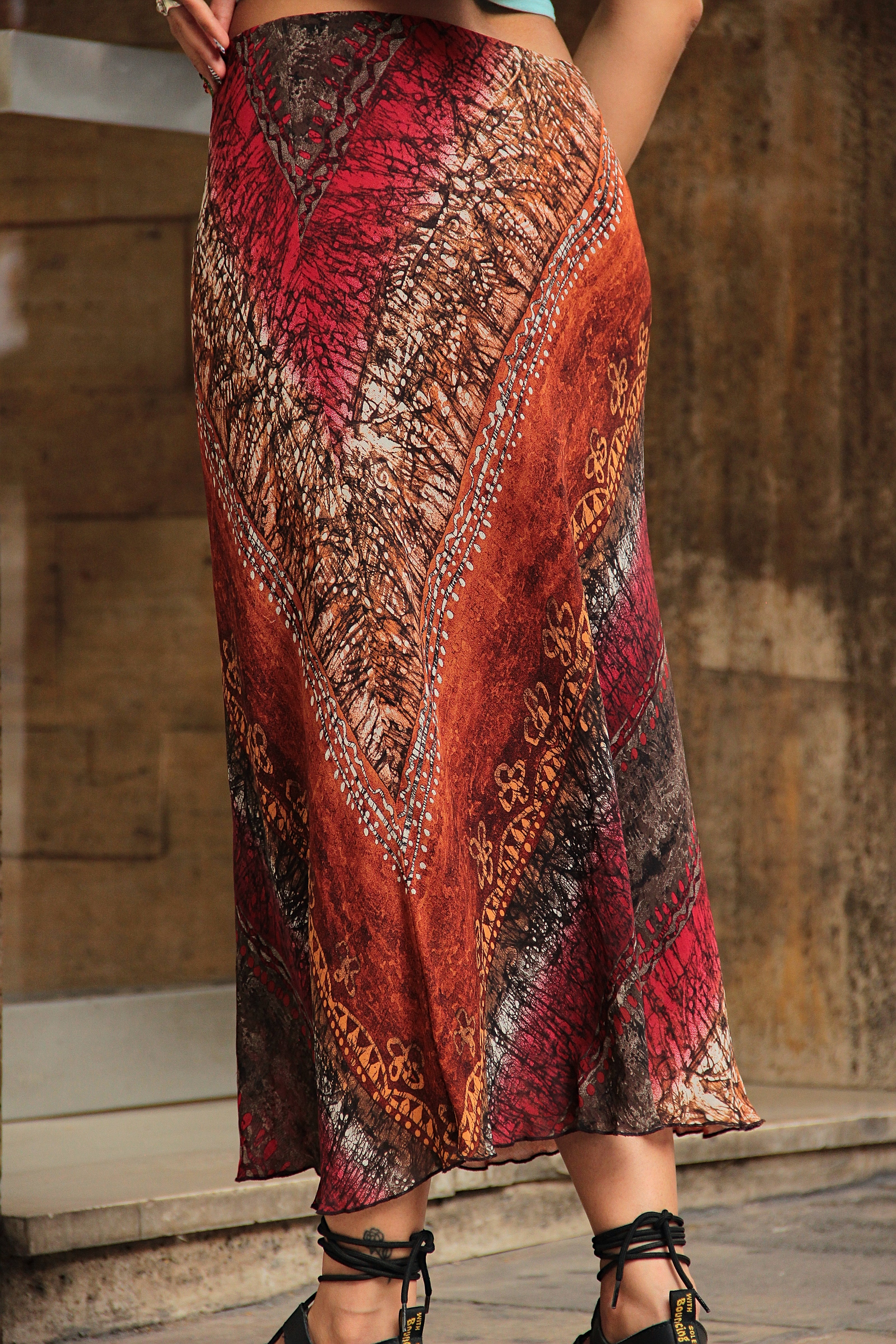 Vintage 90s funky midi skirt (L/XL)