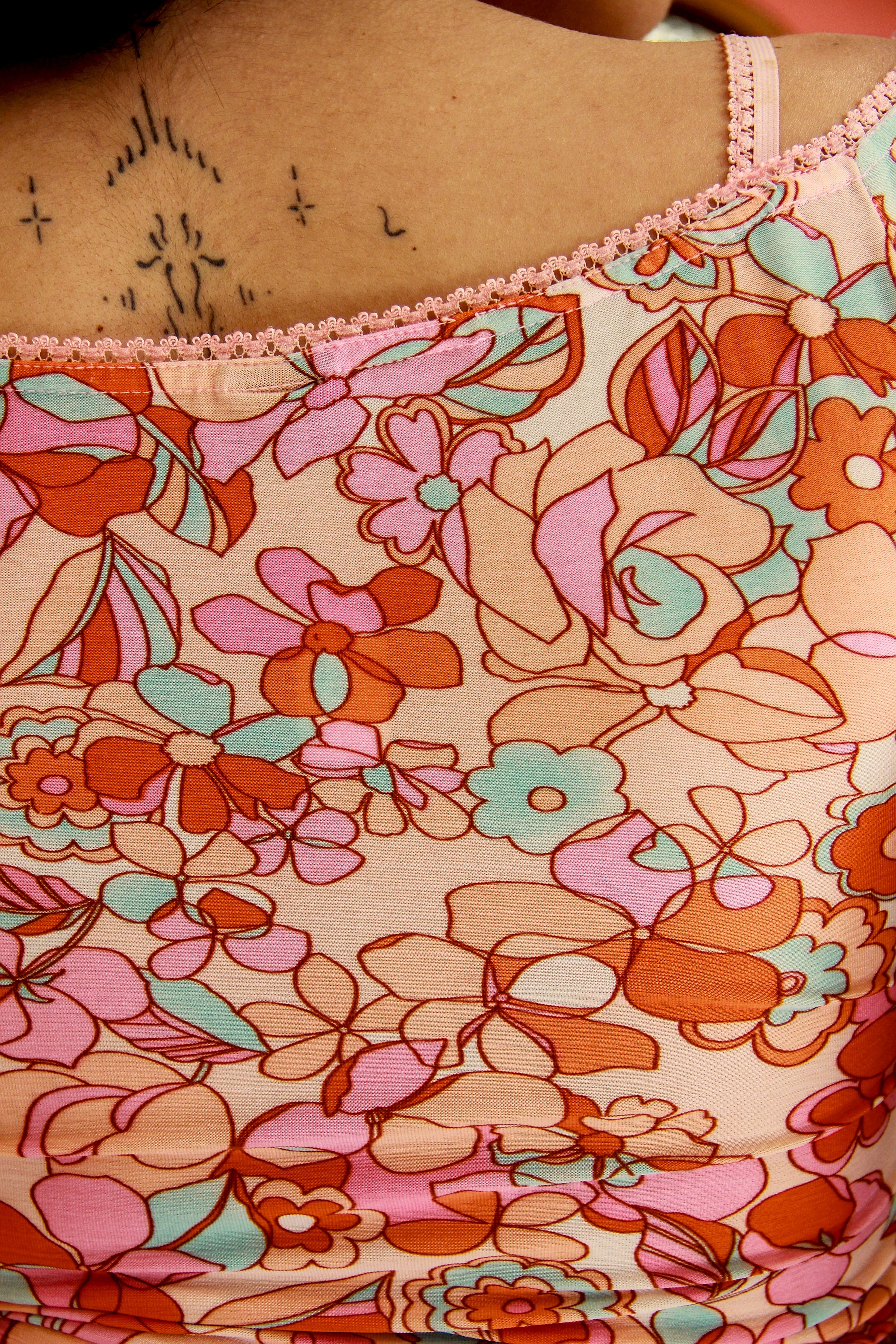 Beautiful floral top (S/L)