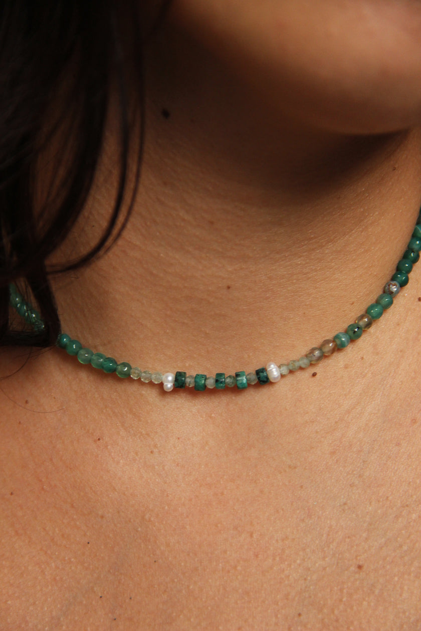 Beautiful handmade necklace with agate, dark green jasper & pearls