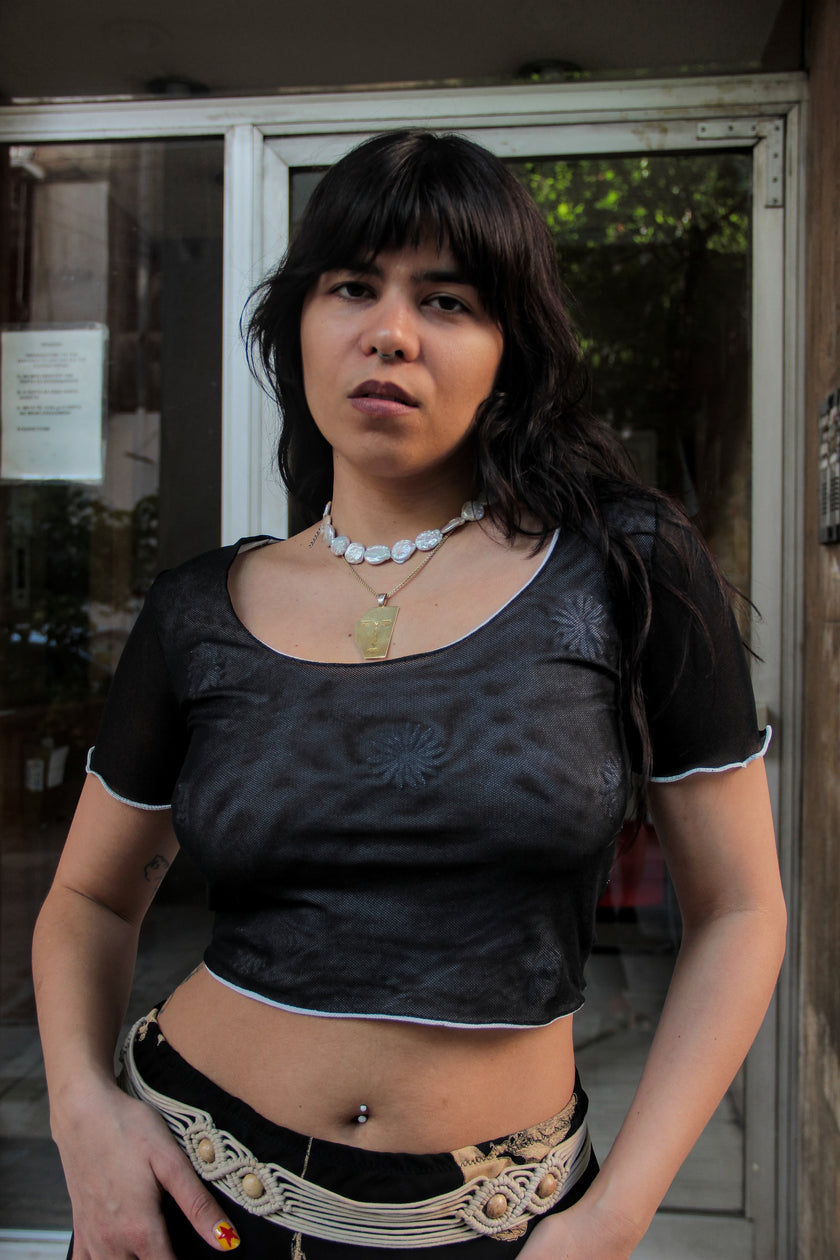 Super cute mesh top with flower details (S/M)