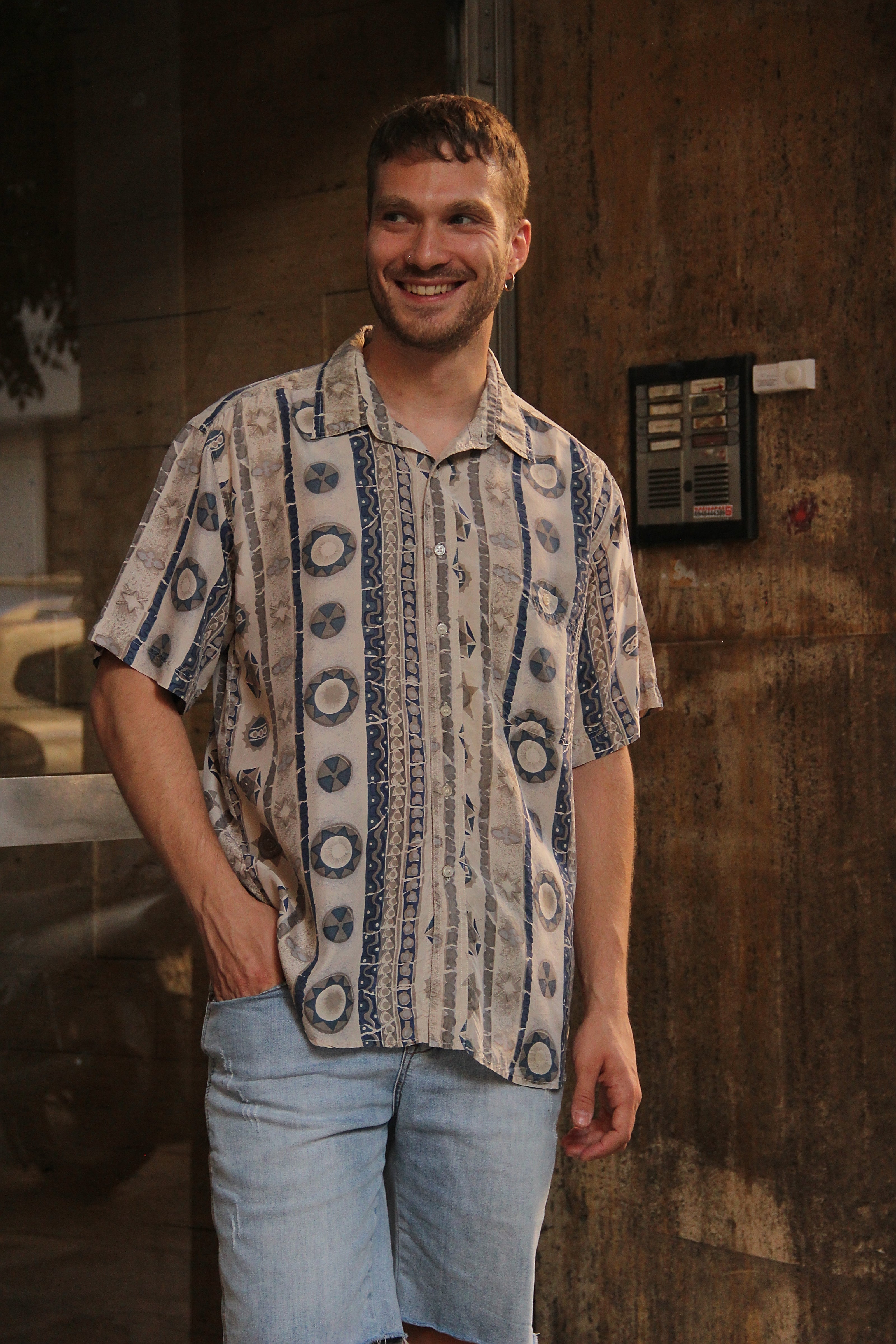 Men’s Vintage 100% silk 90s style shirt (XL)