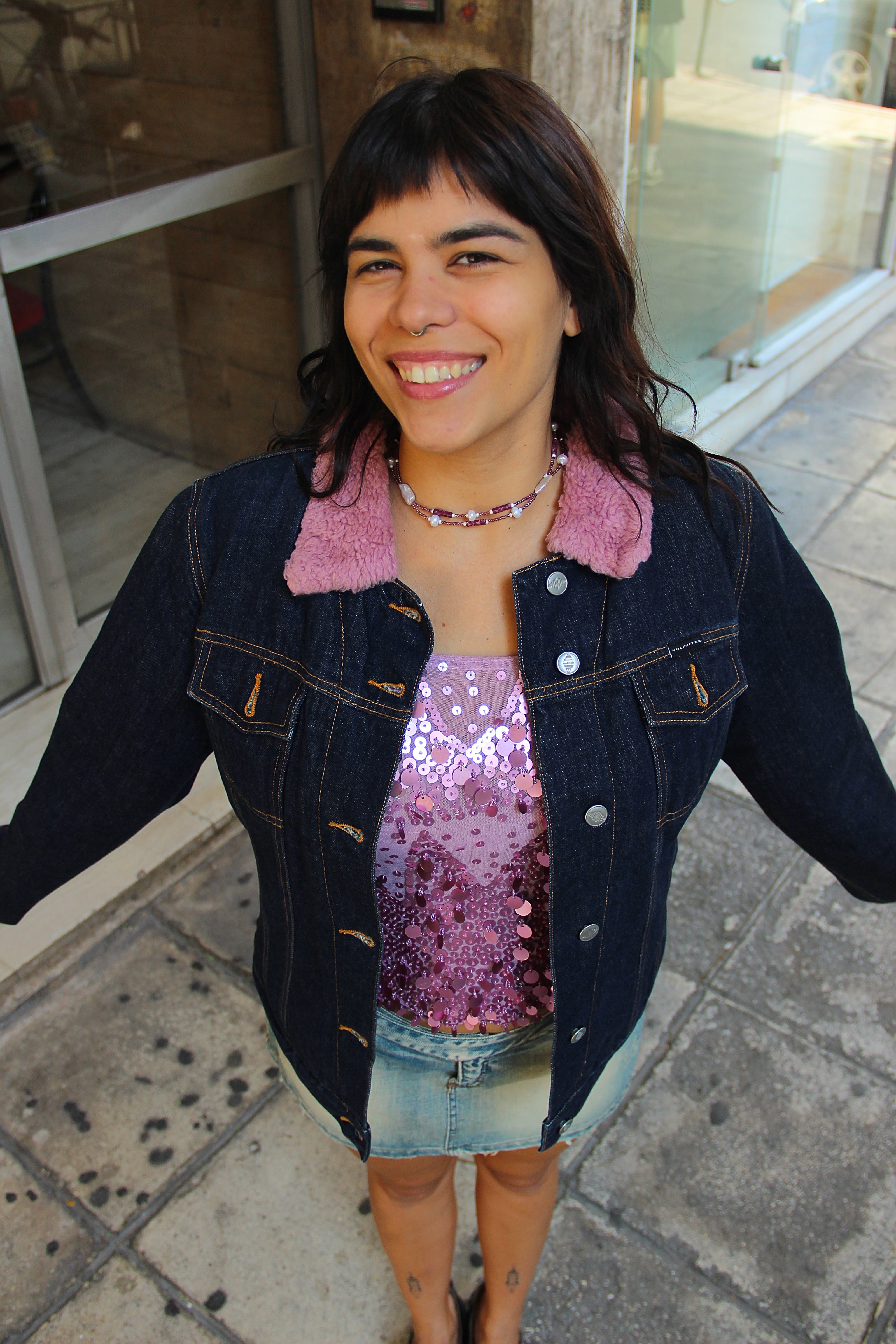 Stunning dark wash denim jacket with pink sherpa lining (M)