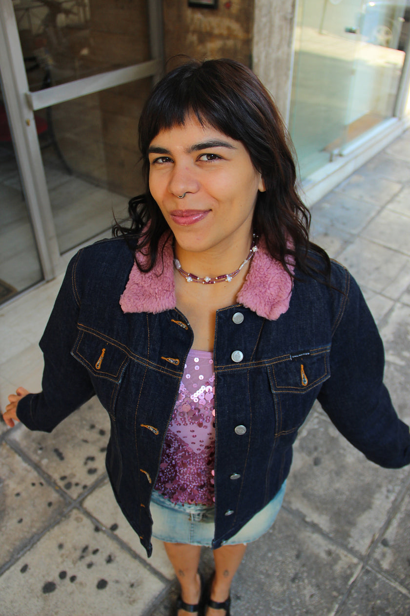 Stunning dark wash denim jacket with pink sherpa lining (M)