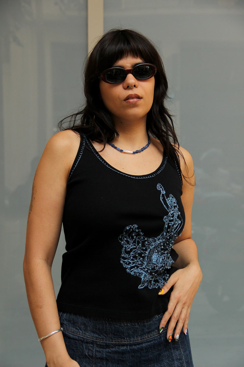 Vintage ribbed Y2K top with embroidered detailing (L)