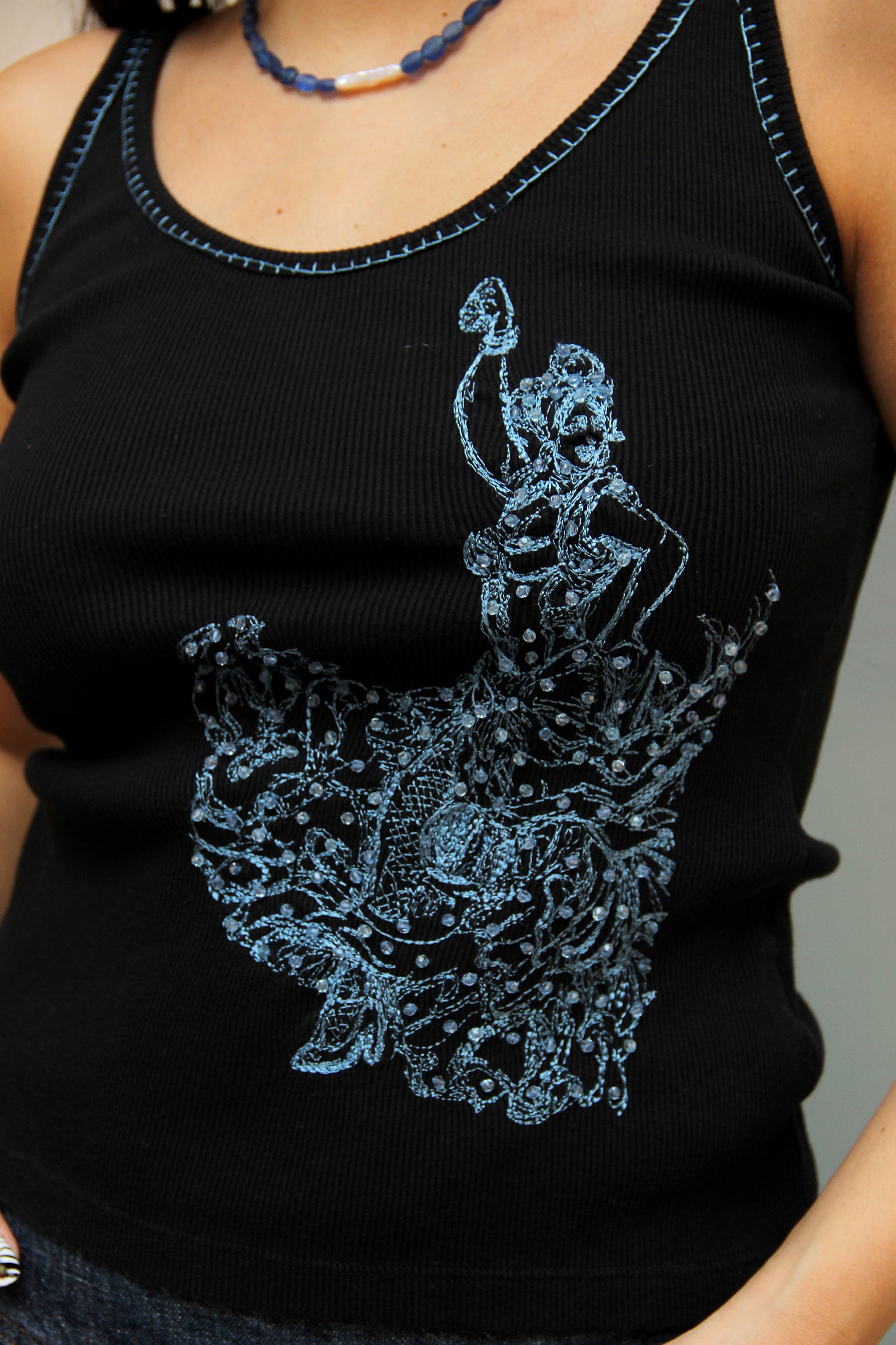 Vintage ribbed Y2K top with embroidered detailing (L)