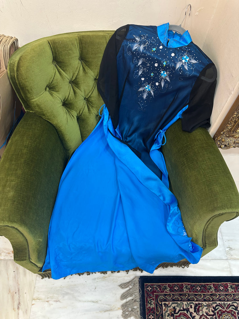 Stunning 100% silk Ao Dai traditional Vietnamese dress with high slits on the sides